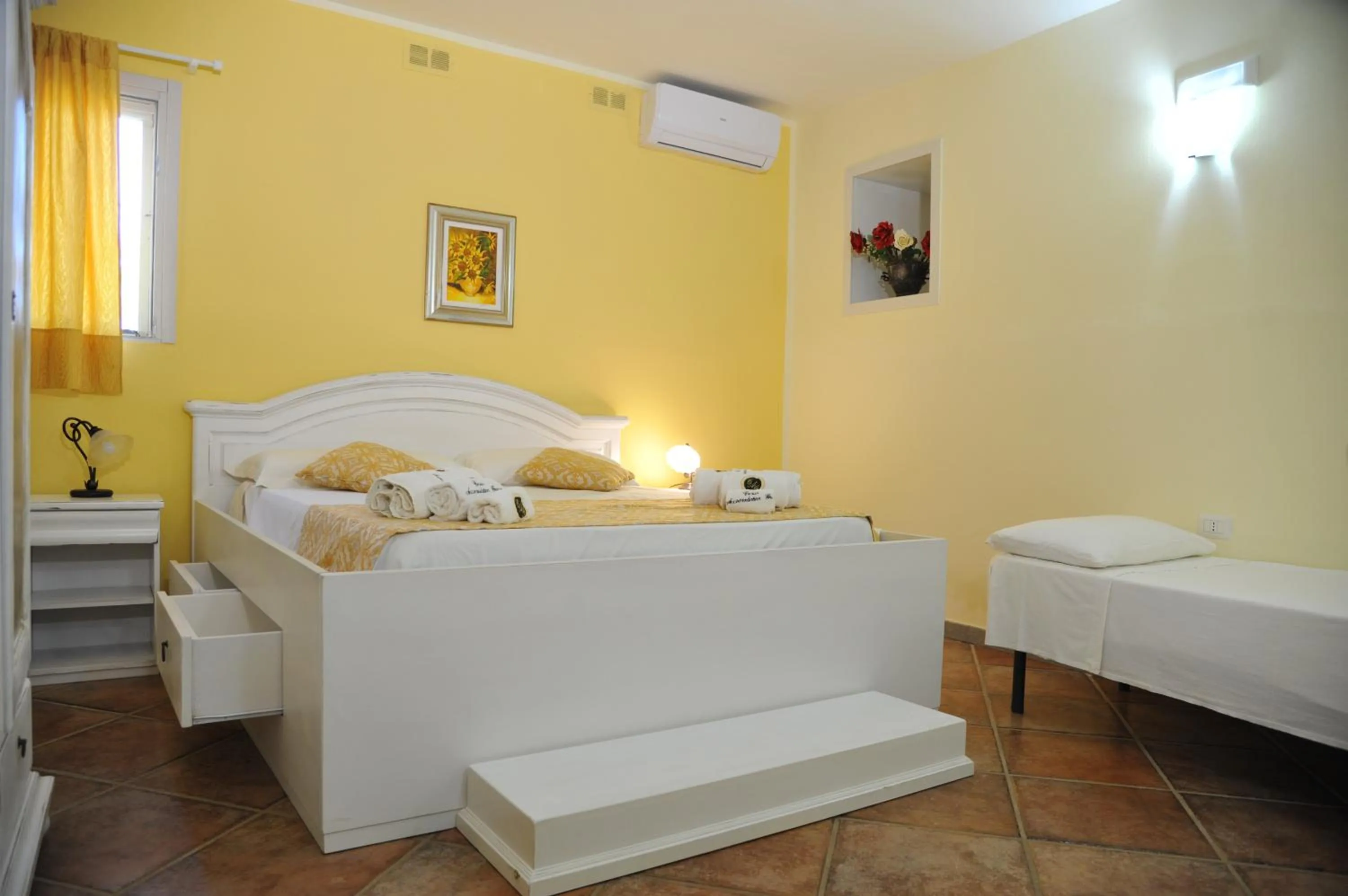 Photo of the whole room in RELAIS MASSERIA CASINA DEI CARI