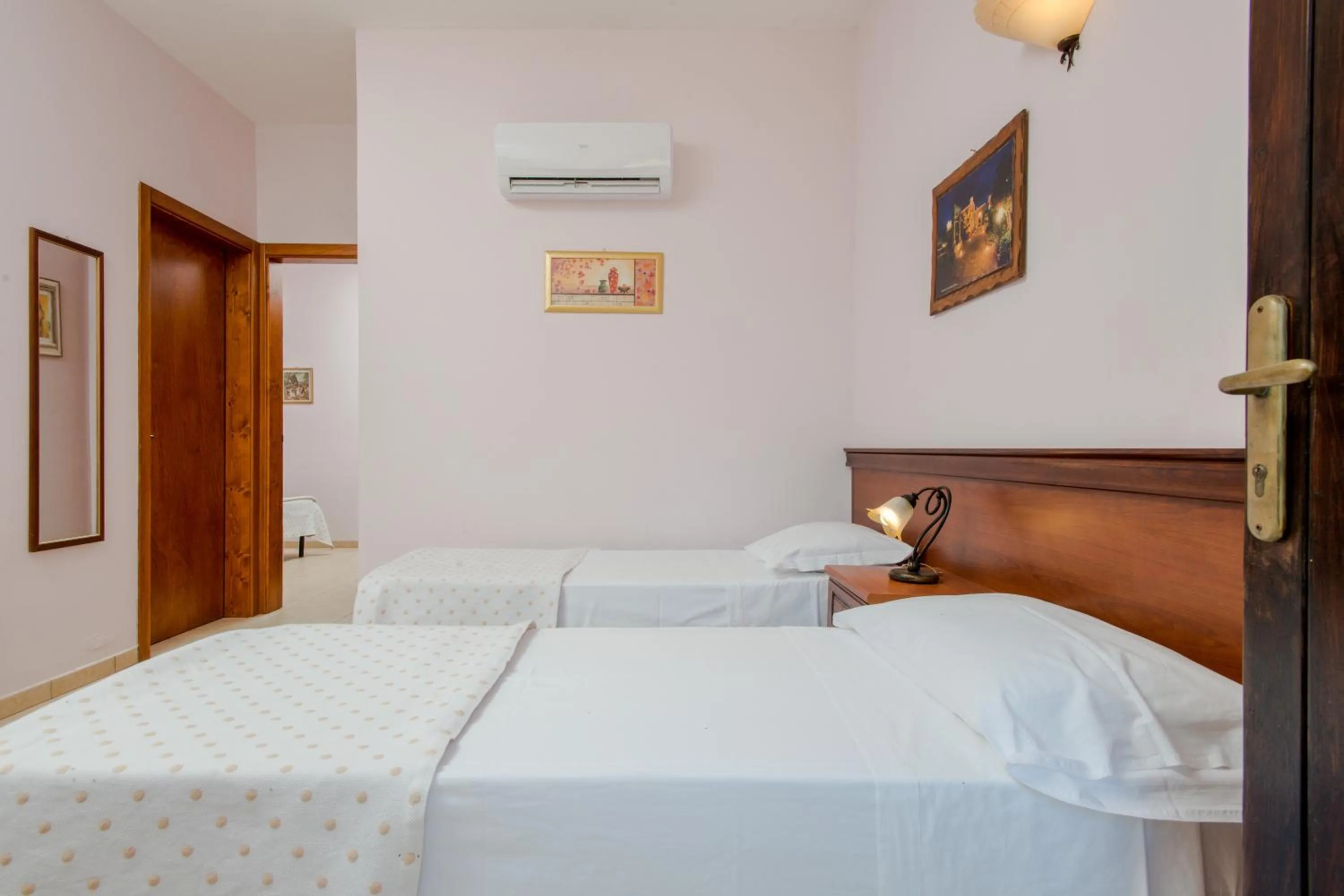 Bed in RELAIS MASSERIA CASINA DEI CARI