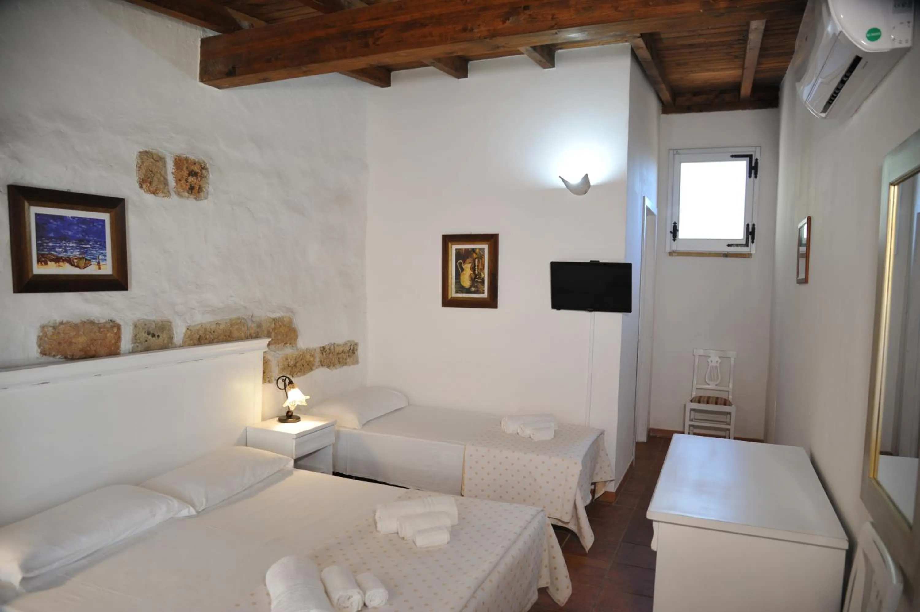 Photo of the whole room in RELAIS MASSERIA CASINA DEI CARI