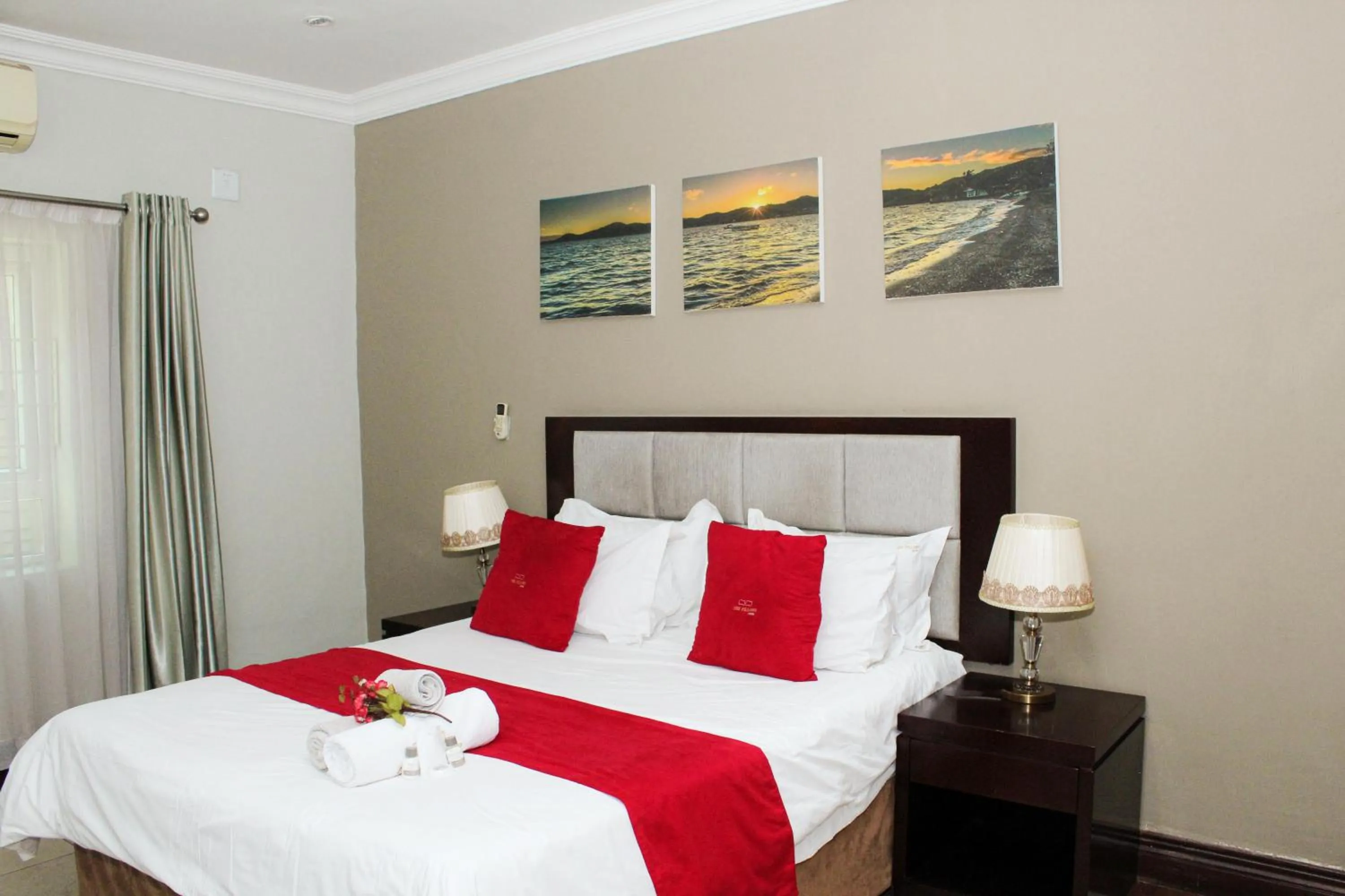 Bed in The Pillows Suite