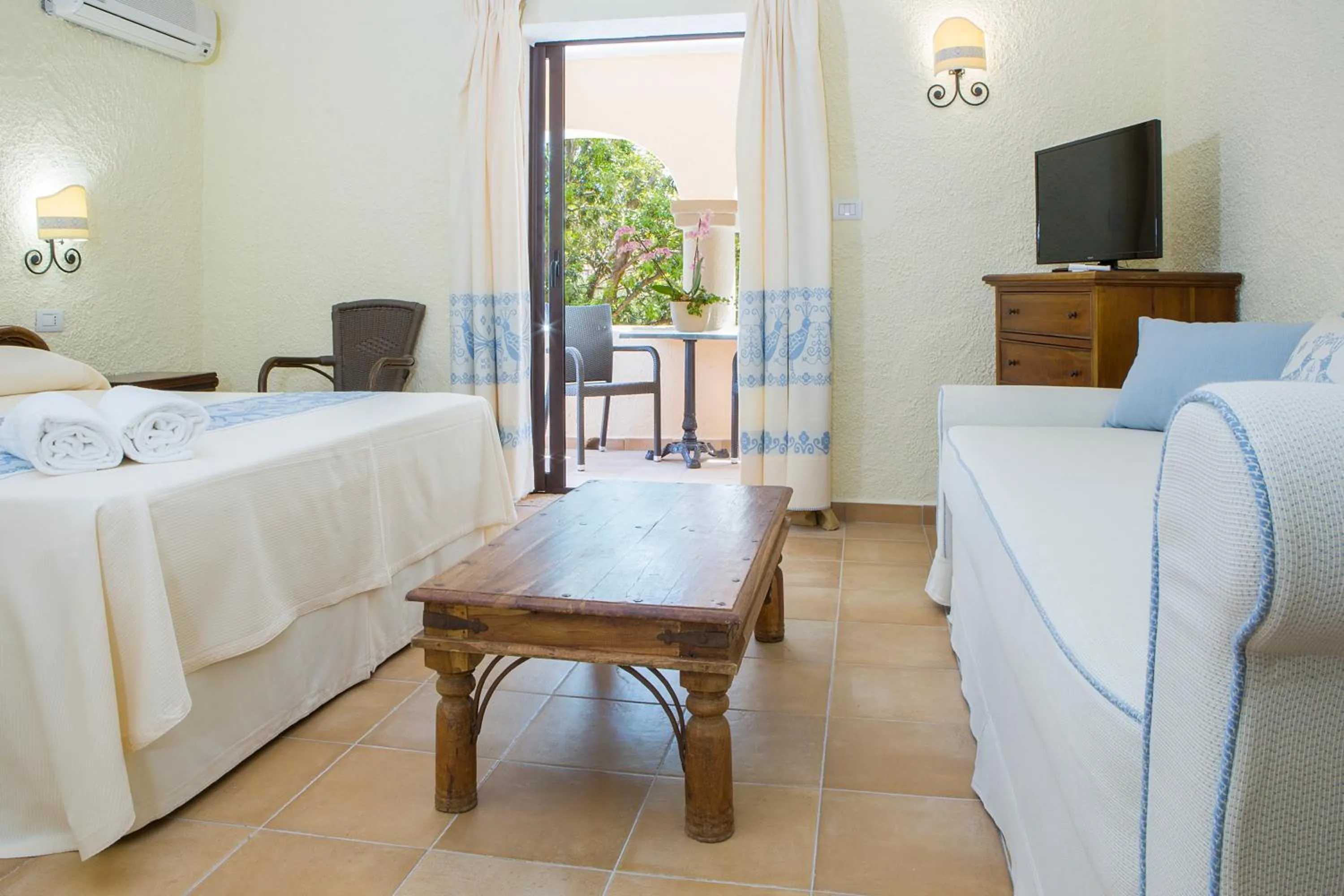 Photo of the whole room, Bed in Hotel Colonna San Marco