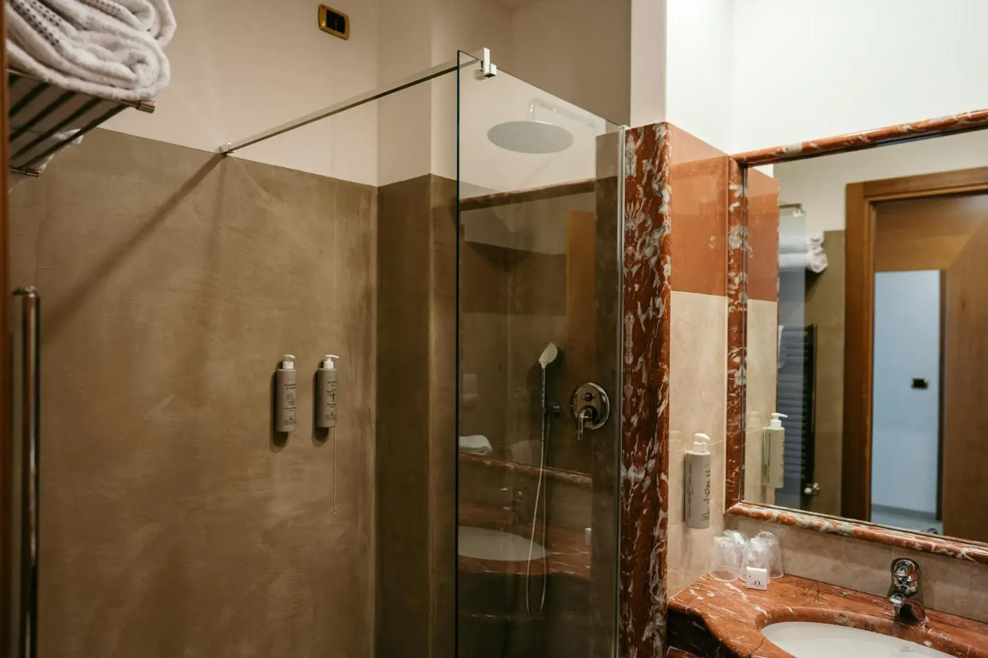 Superior Quadruple Room in Grand Hotel la Chiusa di Chietri Superior Quadruple Room in Grand Hotel la Chiusa di Chietri