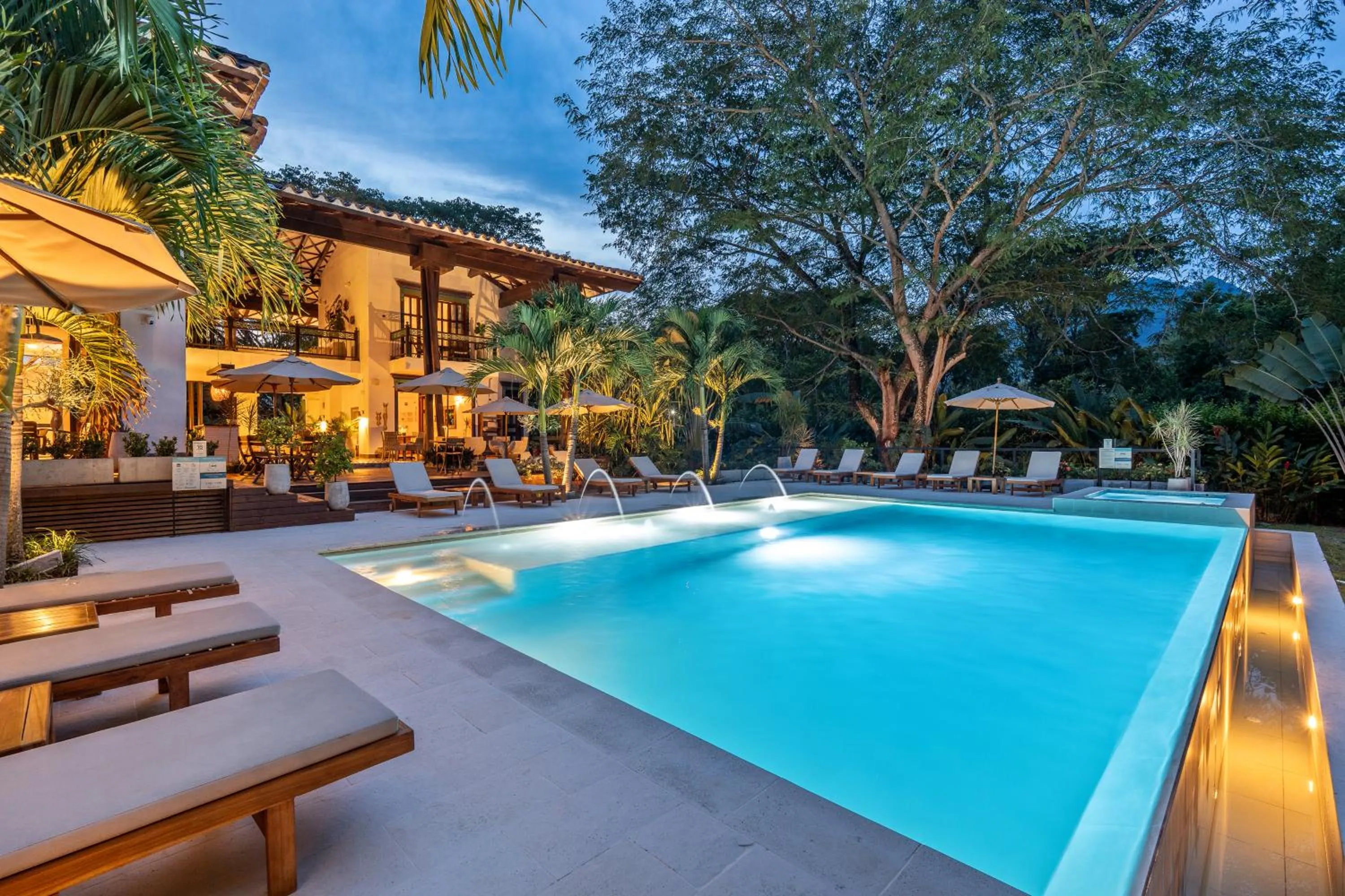 Swimming pool in Casa Jacaranda Hotel Boutique -Cauca Viejo- Mayores de 14 años