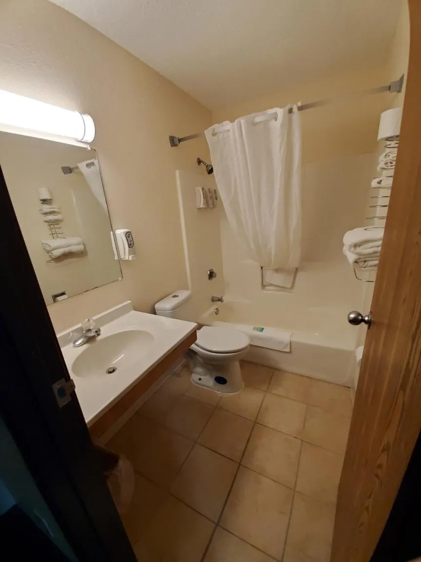 Shower in Rodeway Inn Hibbing