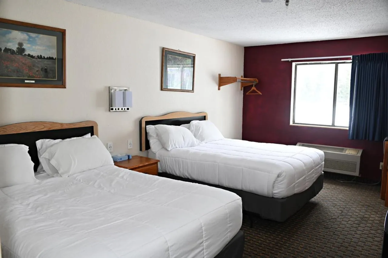 Bedroom, Bed in Rodeway Inn Hibbing