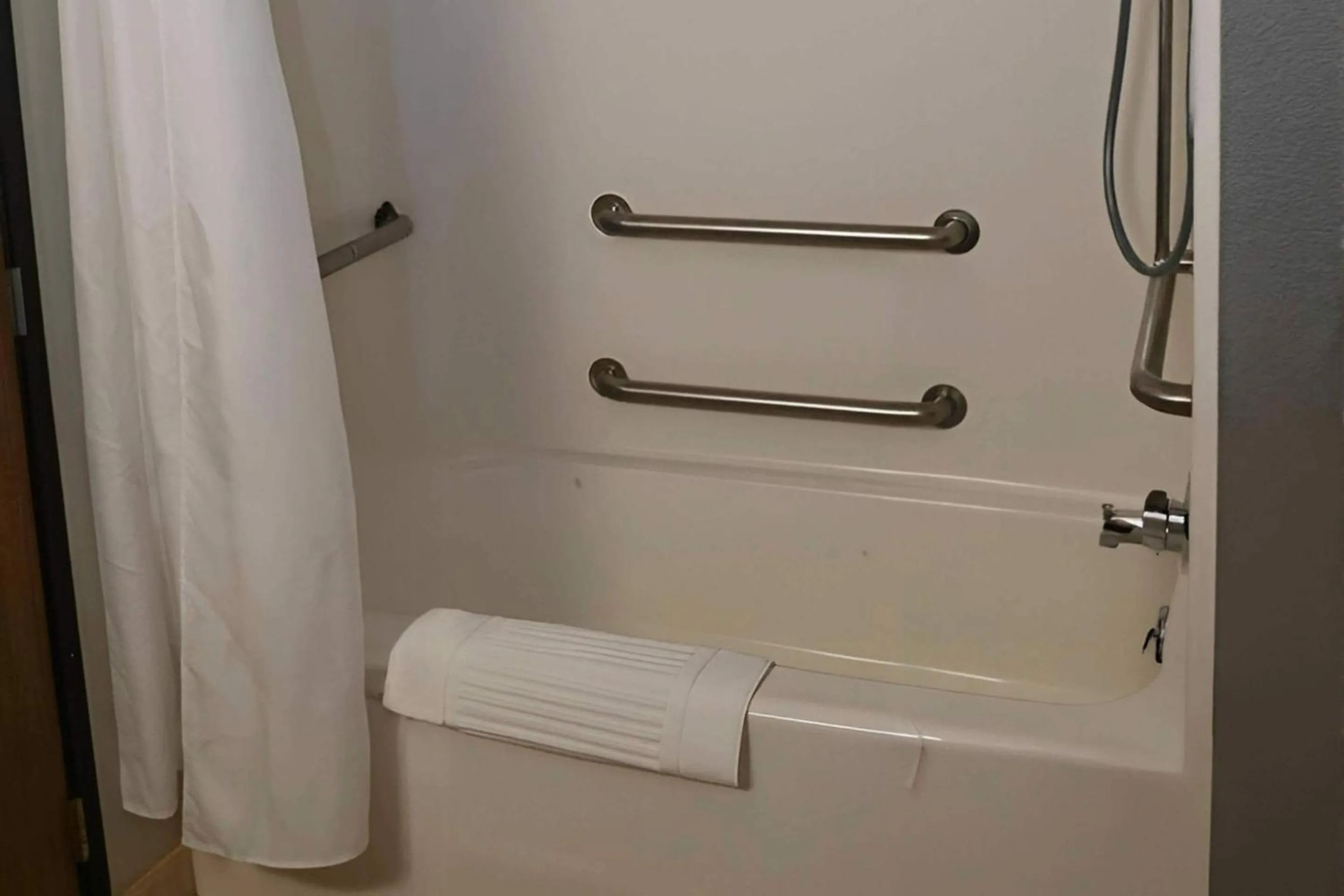 Bedroom in Rodeway Inn Hibbing