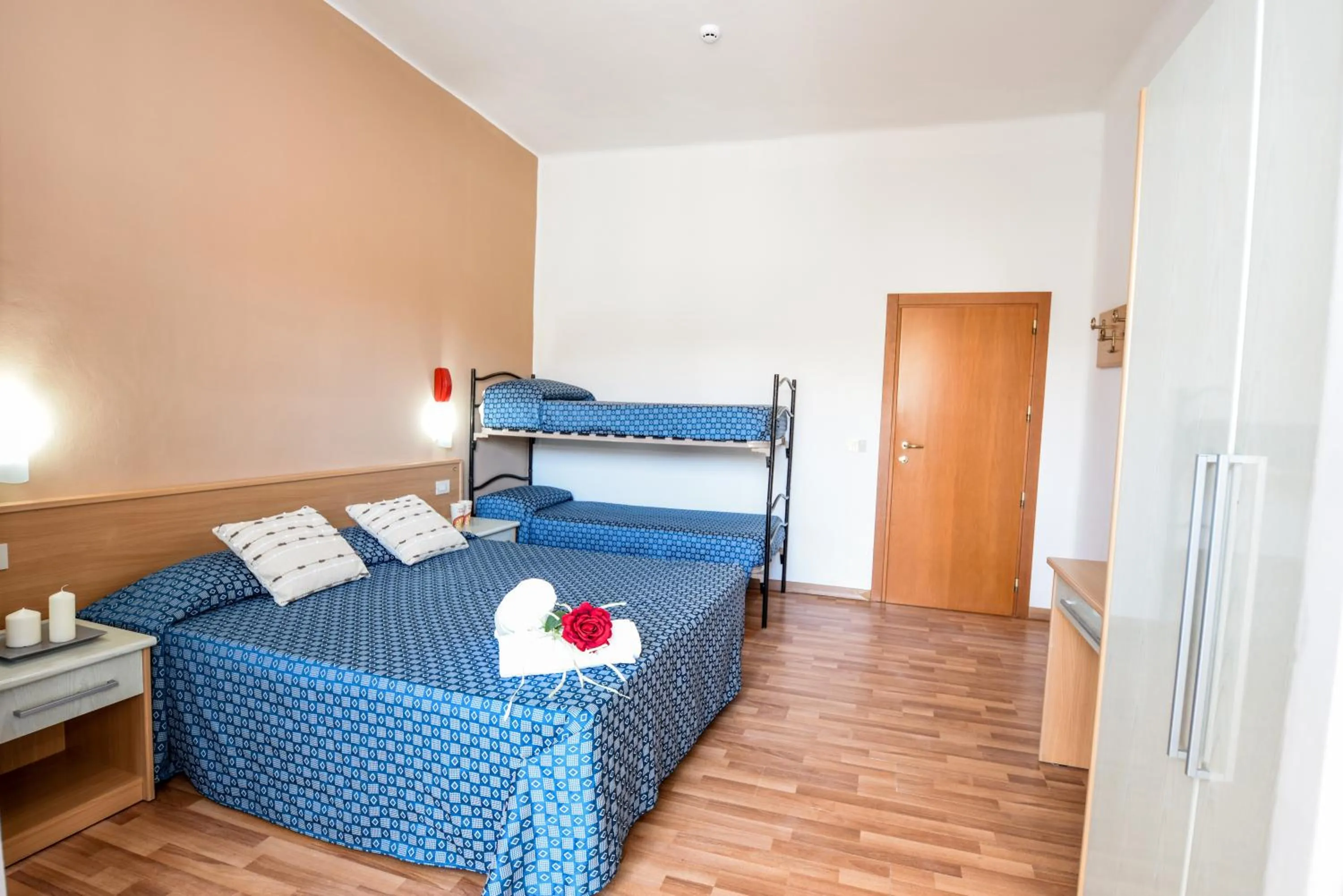 bunk bed, Bed in Hotel Miramare