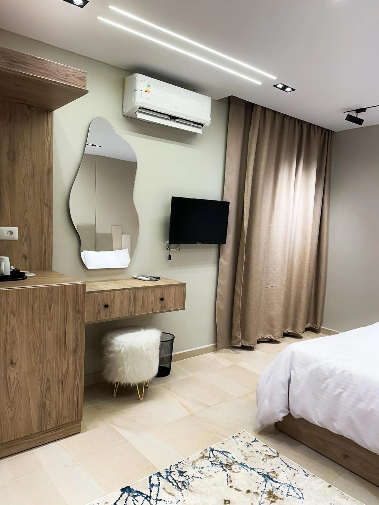 minibar, Bed in Pyramids Height Hotel & Pyramids Master Scene Rooftop