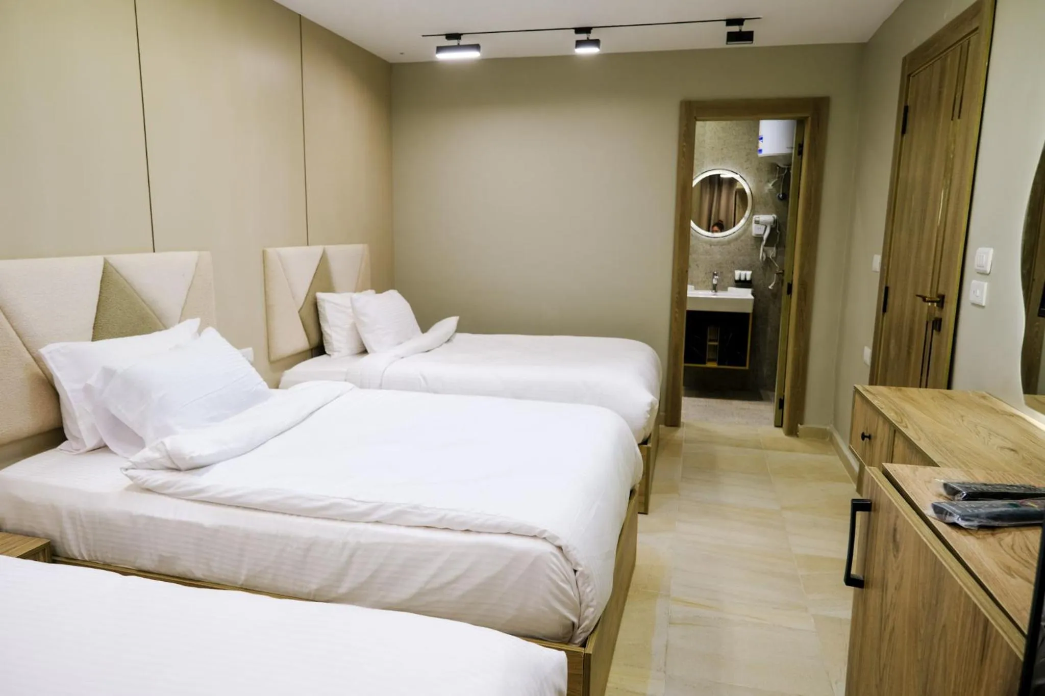 Bed in Pyramids Height Hotel & Pyramids Master Scene Rooftop