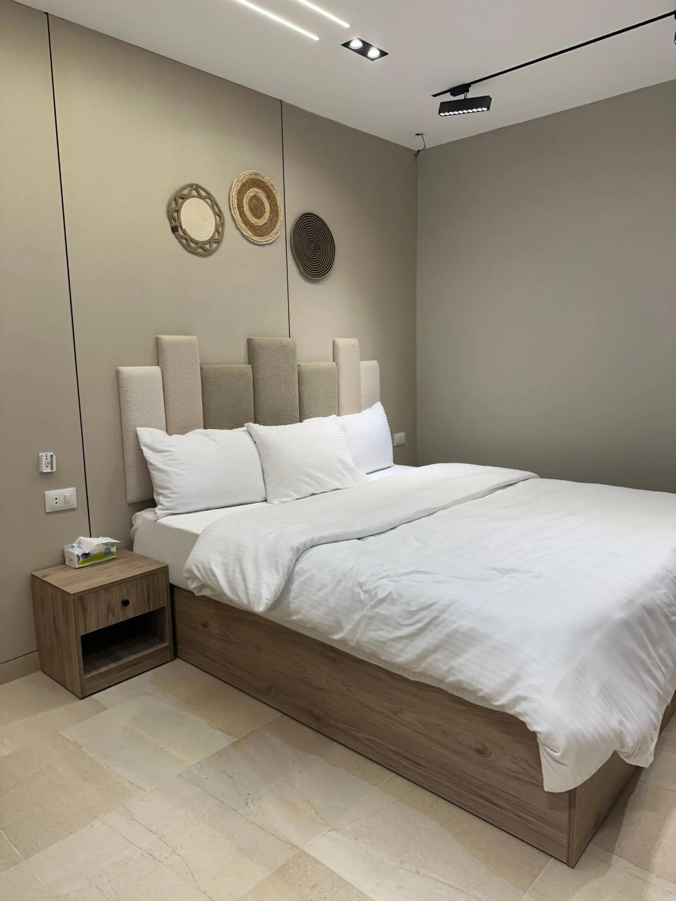 Bed in Pyramids Height Hotel & Pyramids Master Scene Rooftop