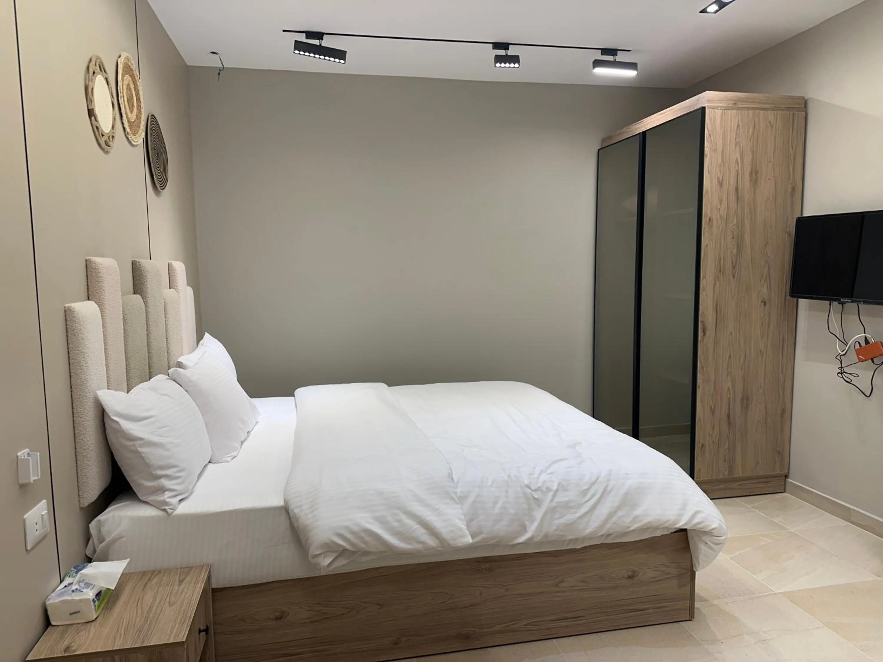 Bed in Pyramids Height Hotel & Pyramids Master Scene Rooftop