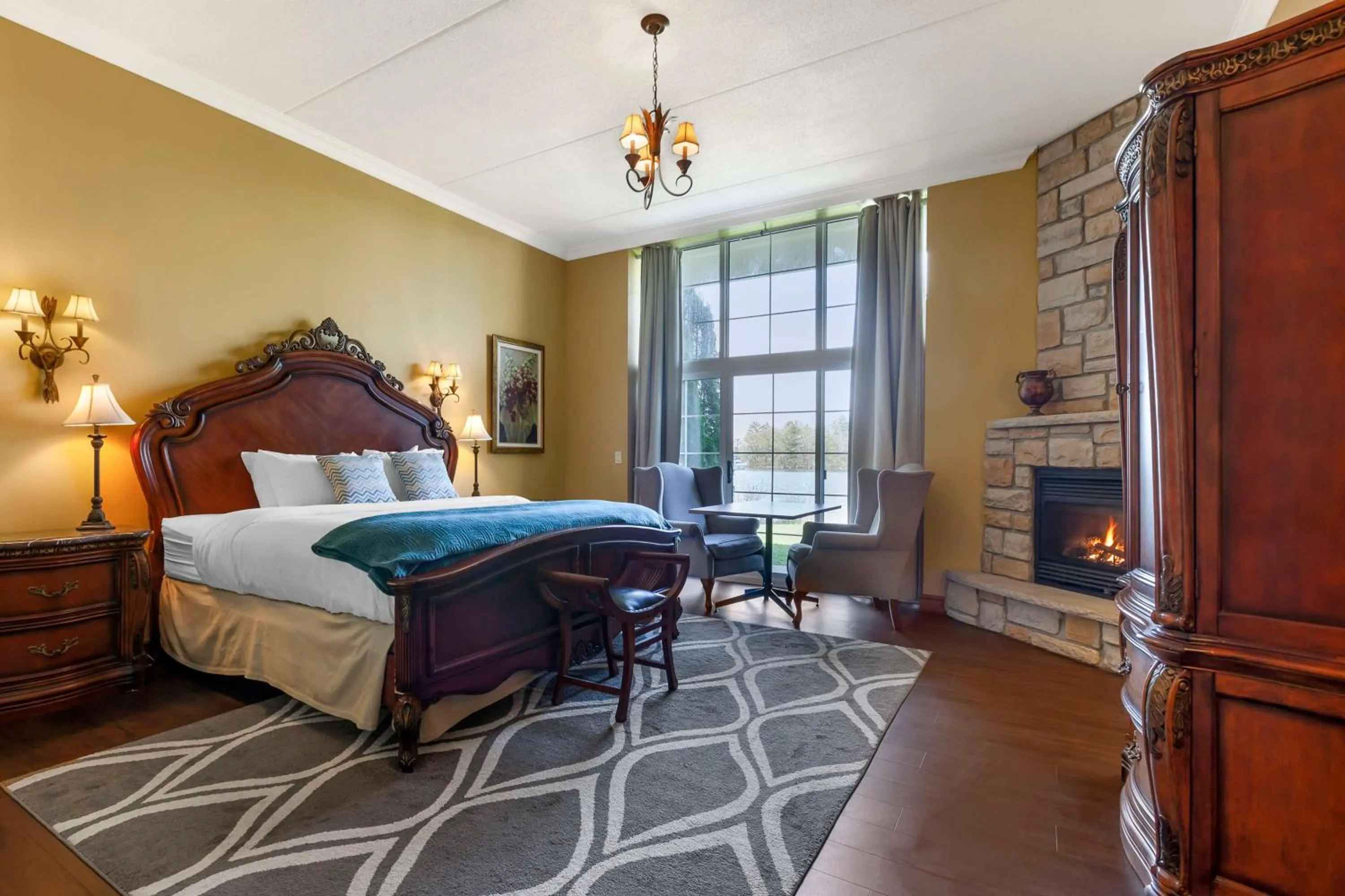 Bedroom in Christie's Mill Inn & Spa - BW Premier Collection