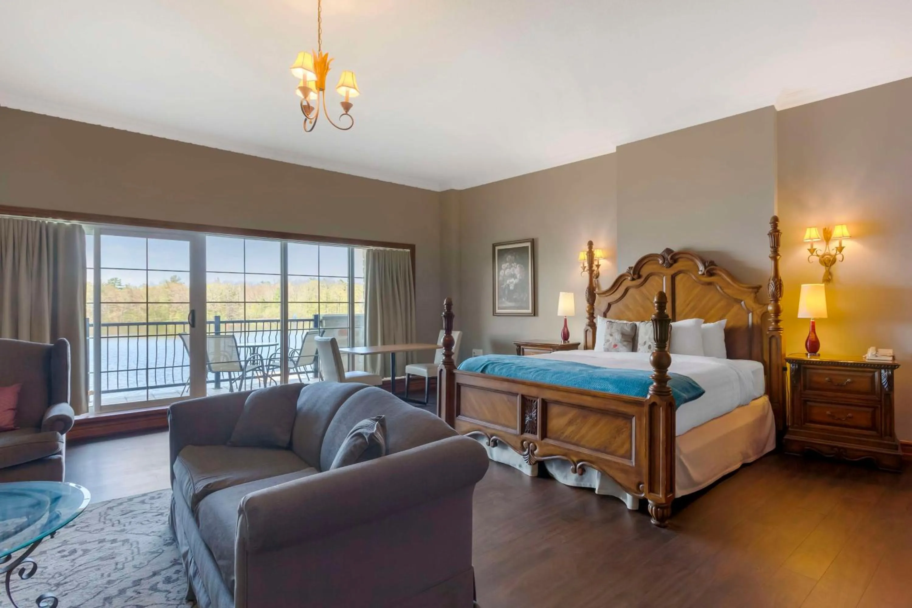 Bedroom in Christie's Mill Inn & Spa - BW Premier Collection