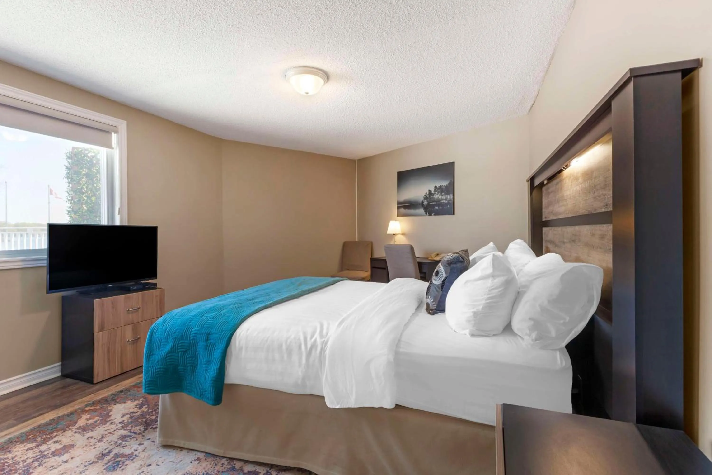 Bedroom in Christie's Mill Inn & Spa - BW Premier Collection