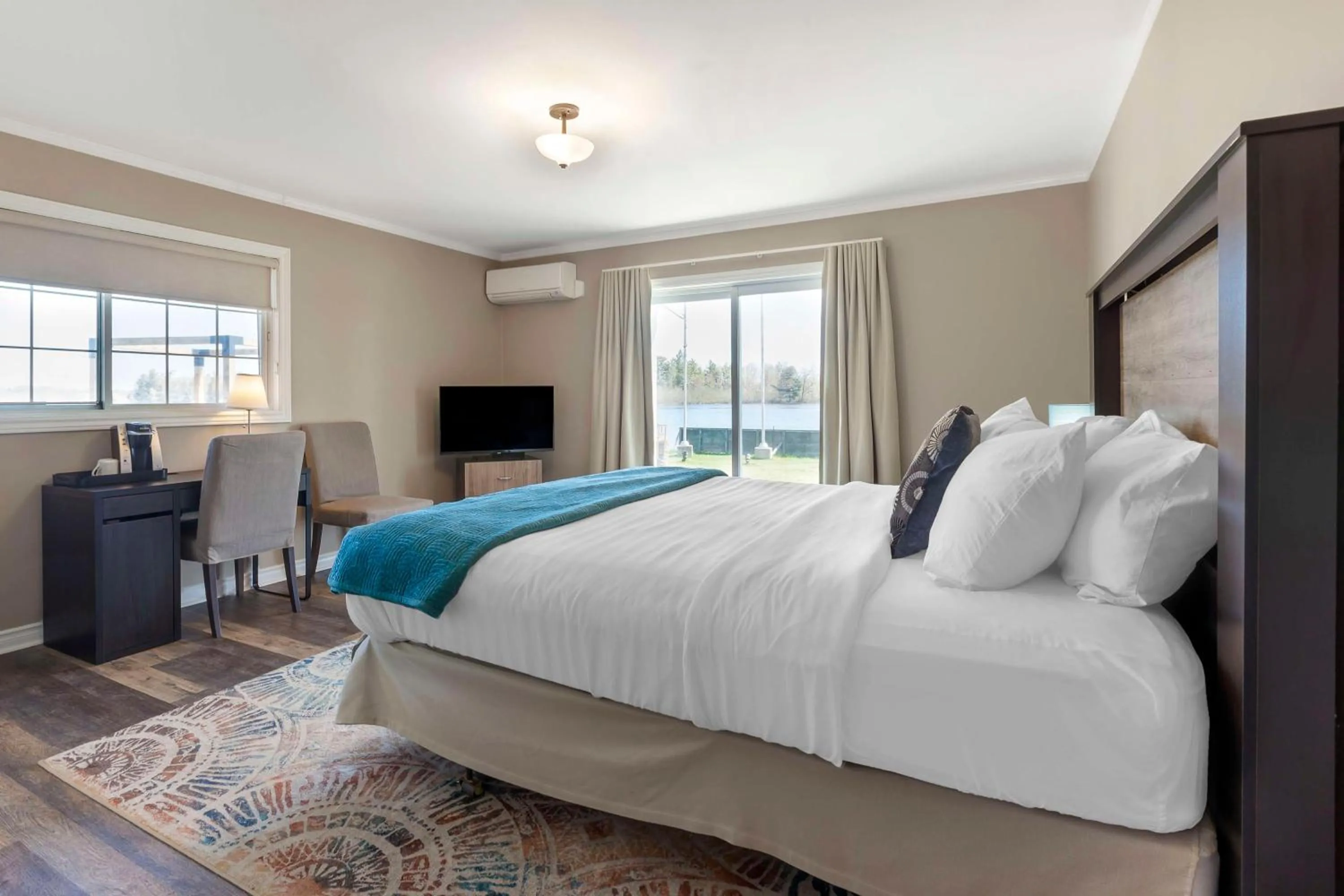 Bedroom in Christie's Mill Inn & Spa - BW Premier Collection