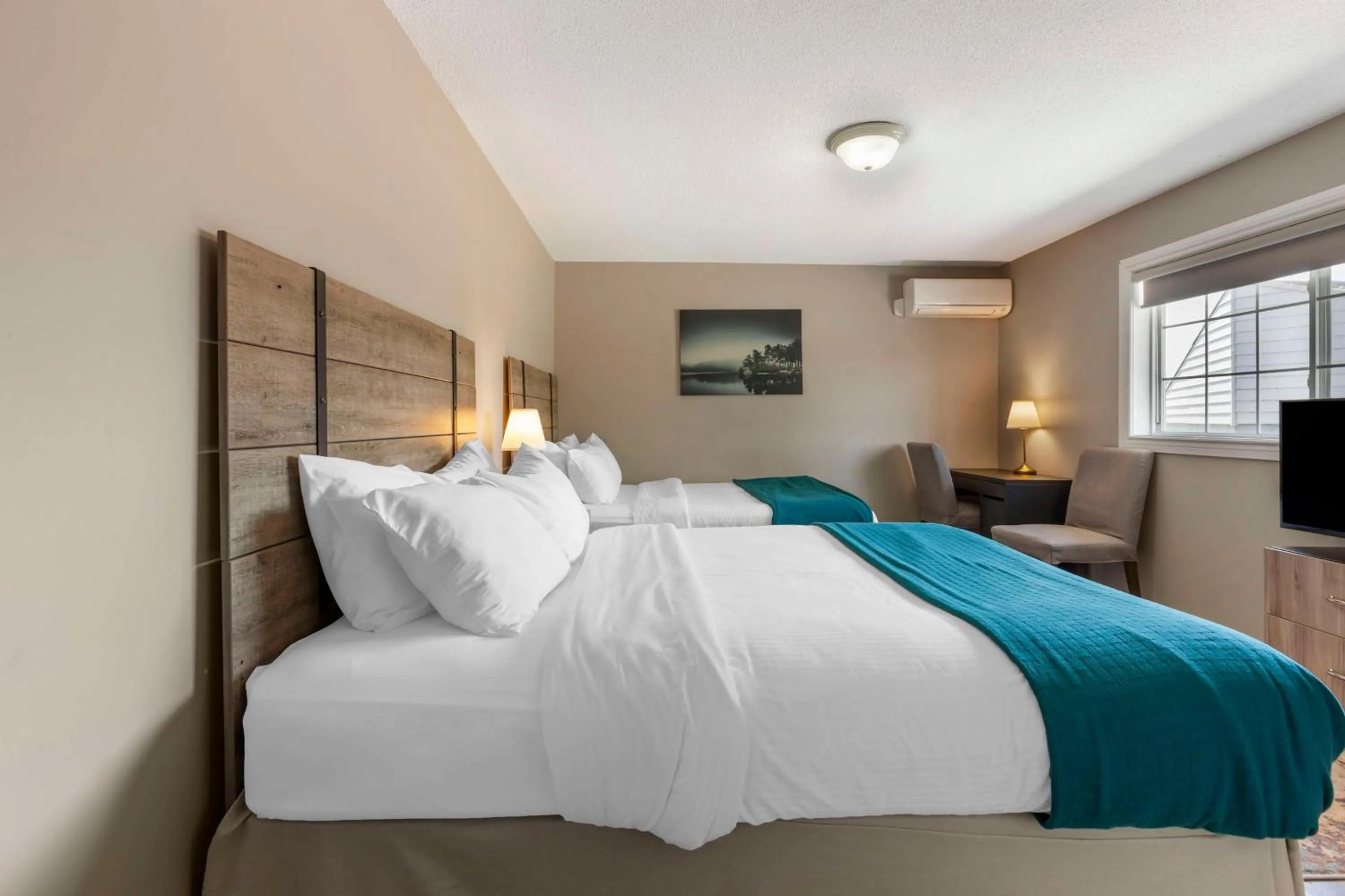 Bedroom in Christie's Mill Inn & Spa - BW Premier Collection