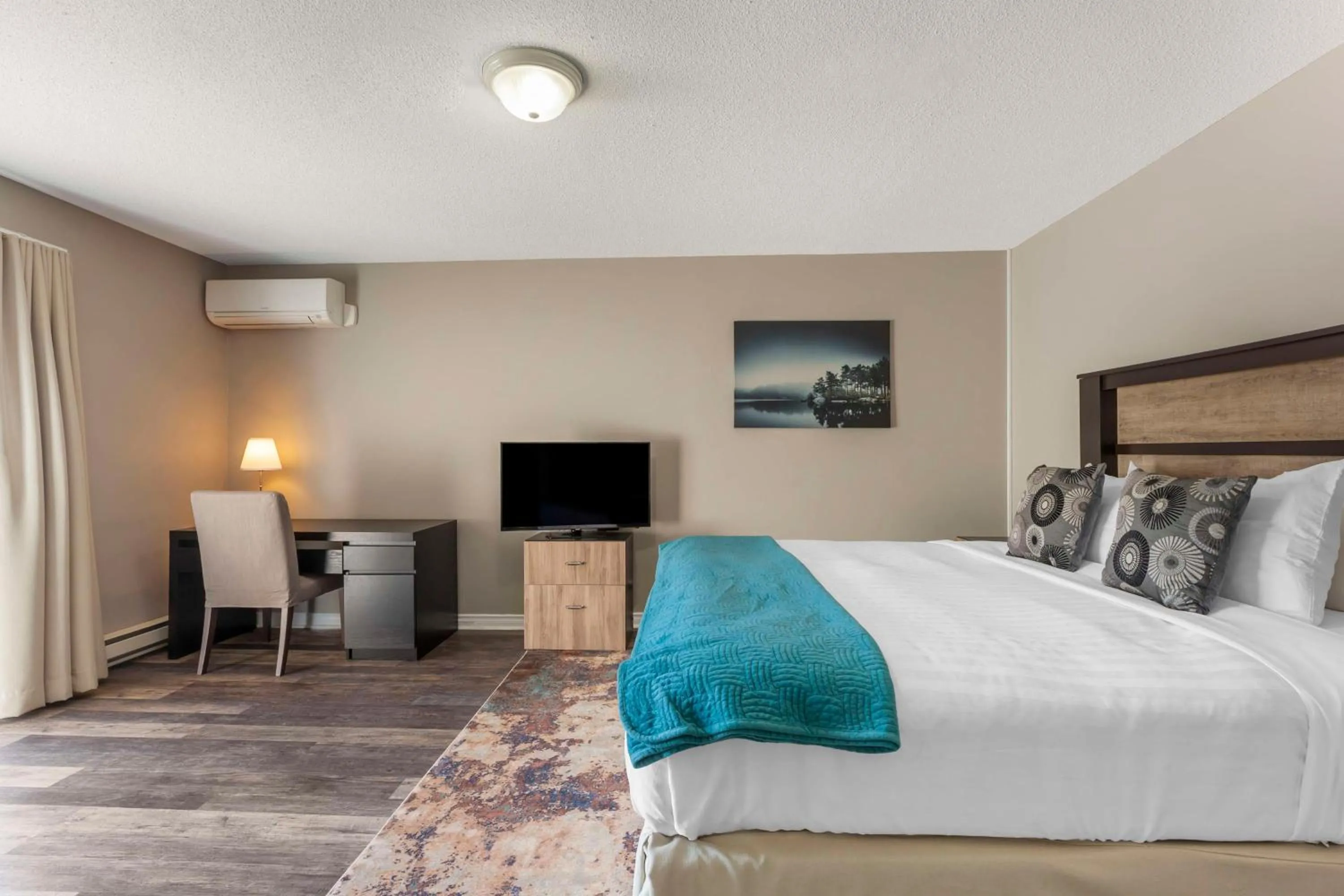 Bedroom in Christie's Mill Inn & Spa - BW Premier Collection