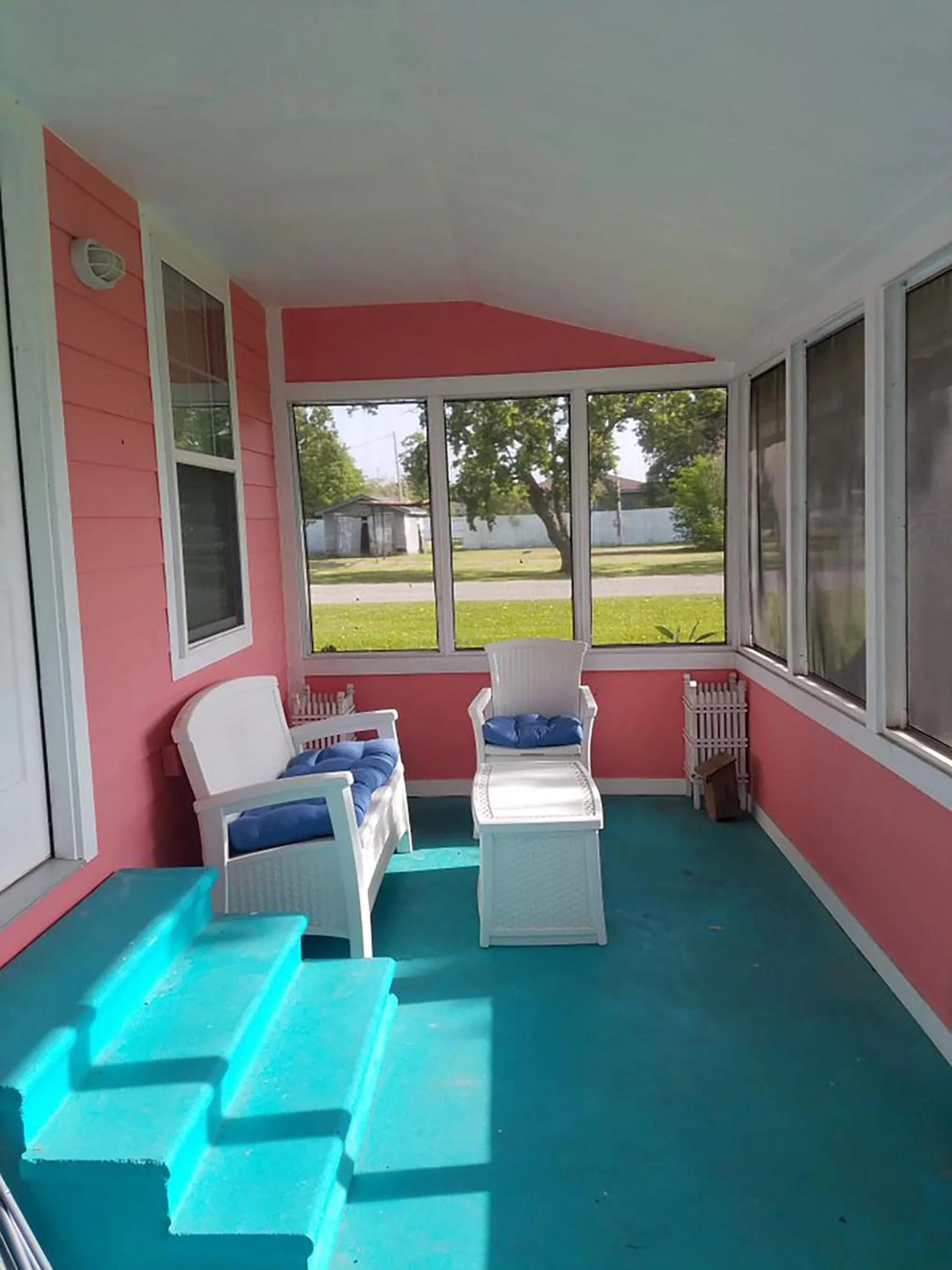 Property building in Coastal Cottage Bay House