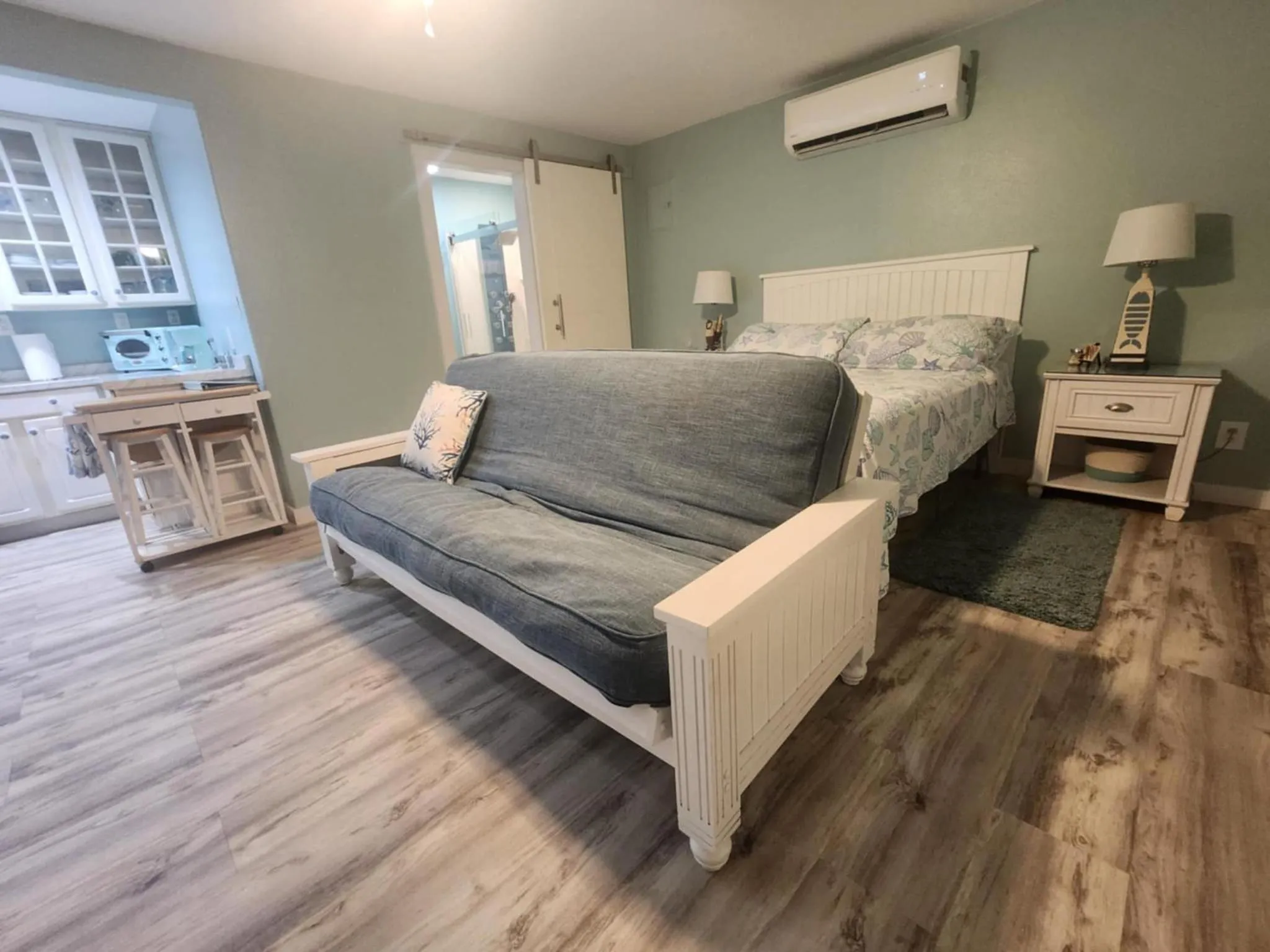 Bedroom, Bed in Coastal Cottage Bay House