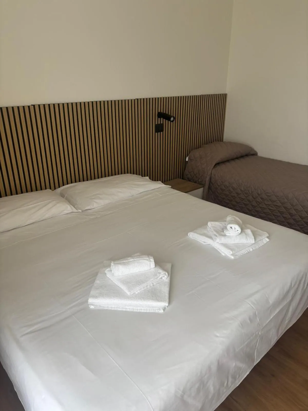 Bedroom, Bed in Hotel Schiller