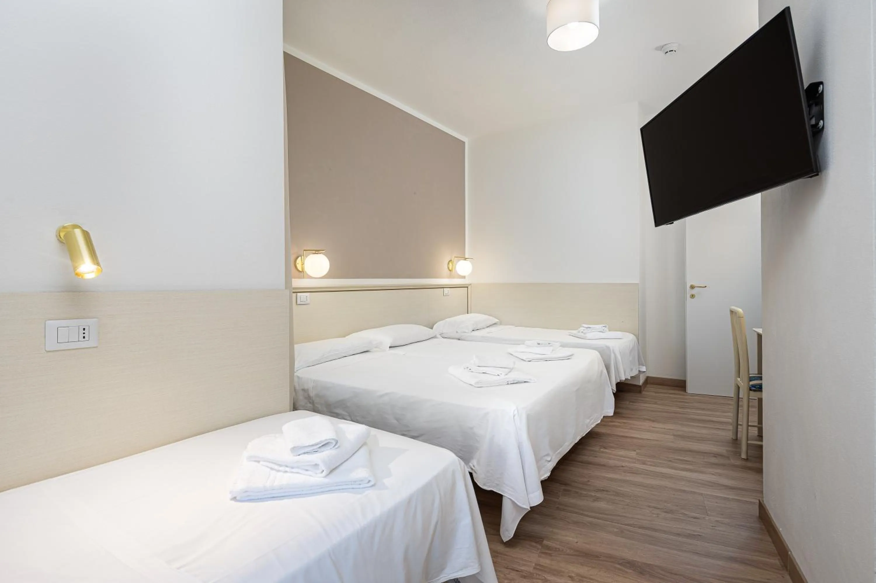 Bedroom, Bed in Hotel Schiller