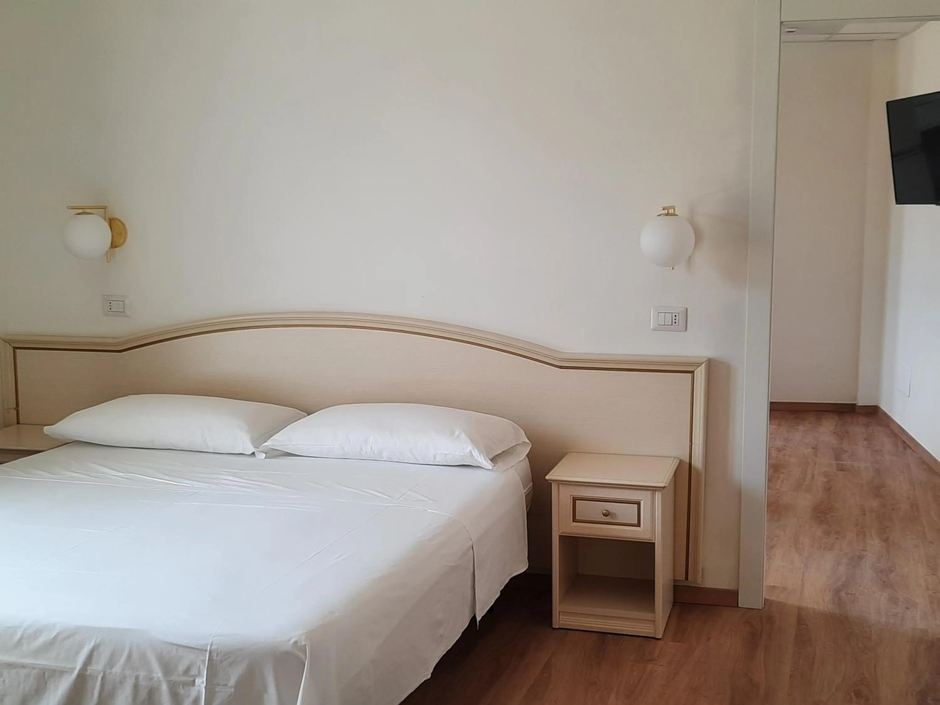 Bedroom, Bed in Hotel Schiller