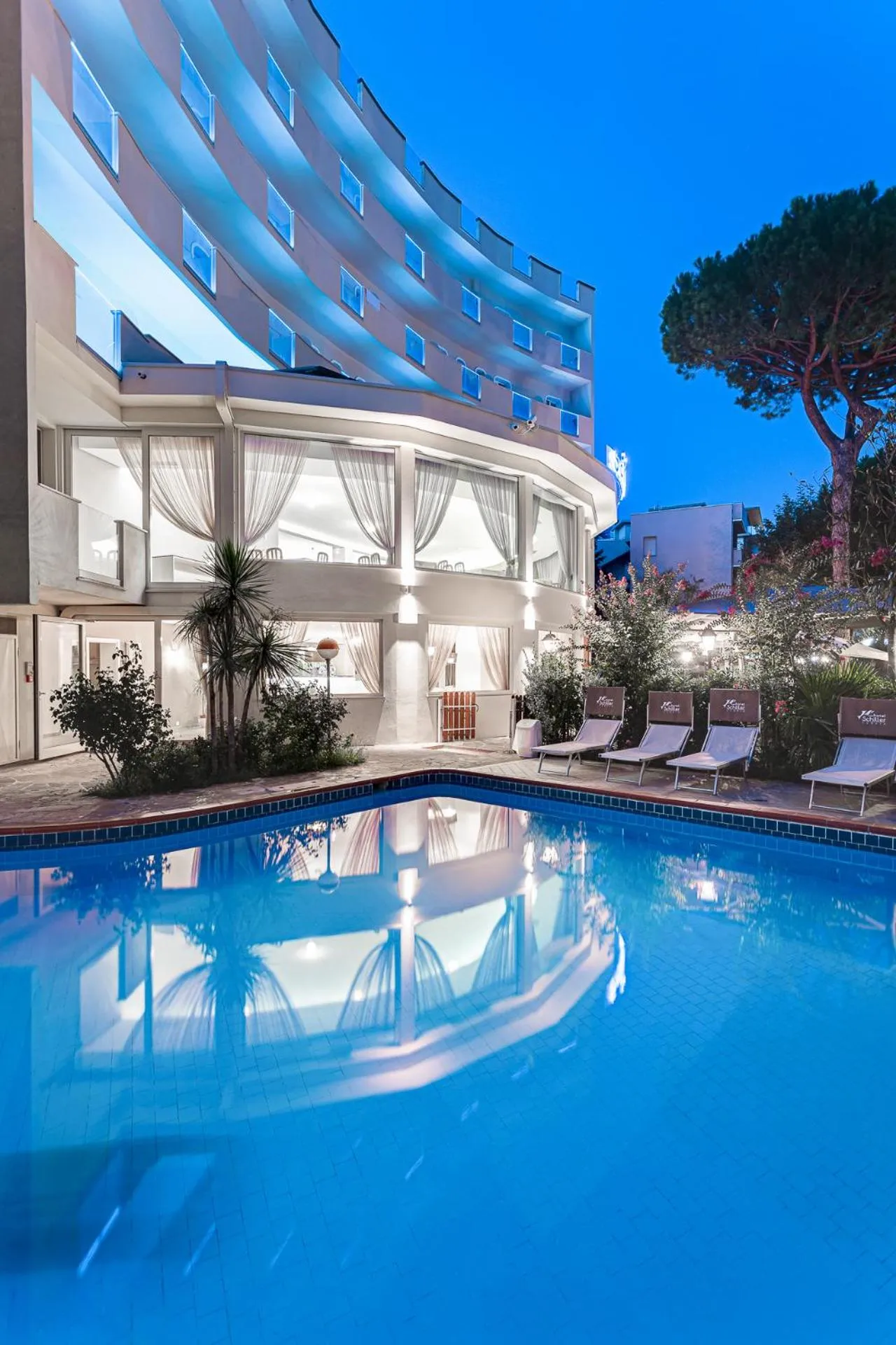 Swimming pool in Hotel Schiller