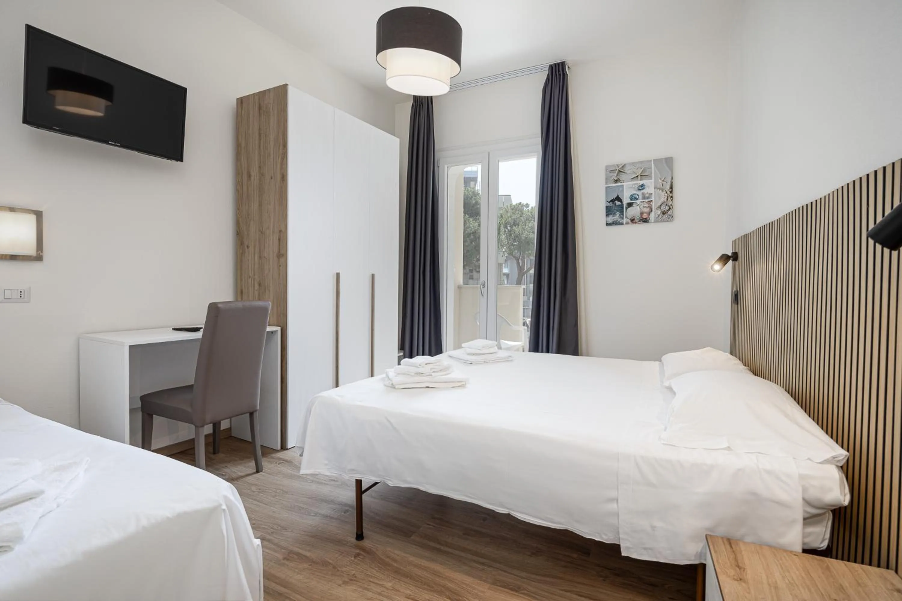 Bedroom, Bed in Hotel Schiller