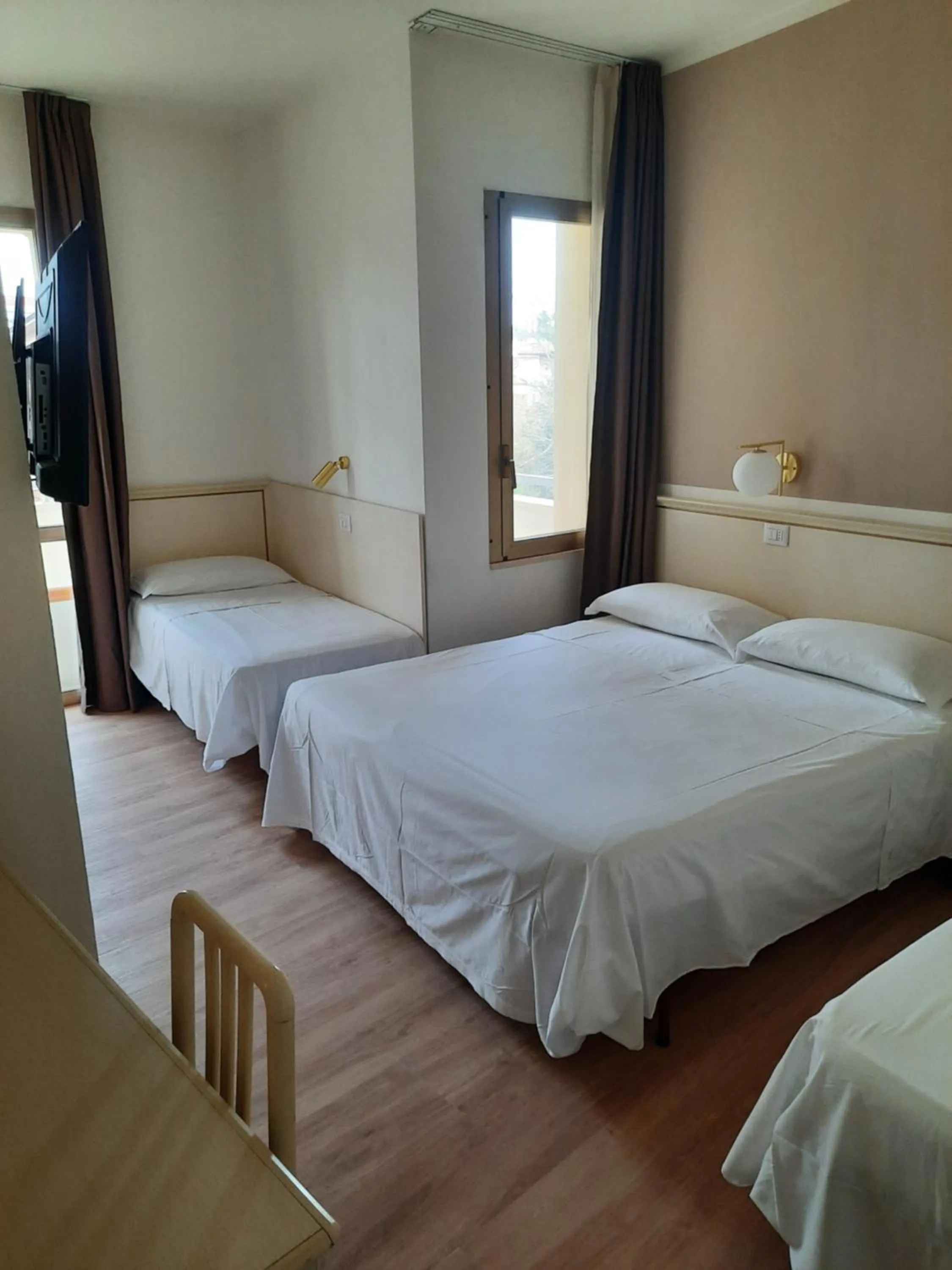 Bedroom, Bed in Hotel Schiller