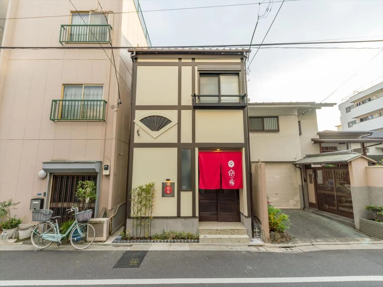 Facade/entrance in YADOYA Negishi