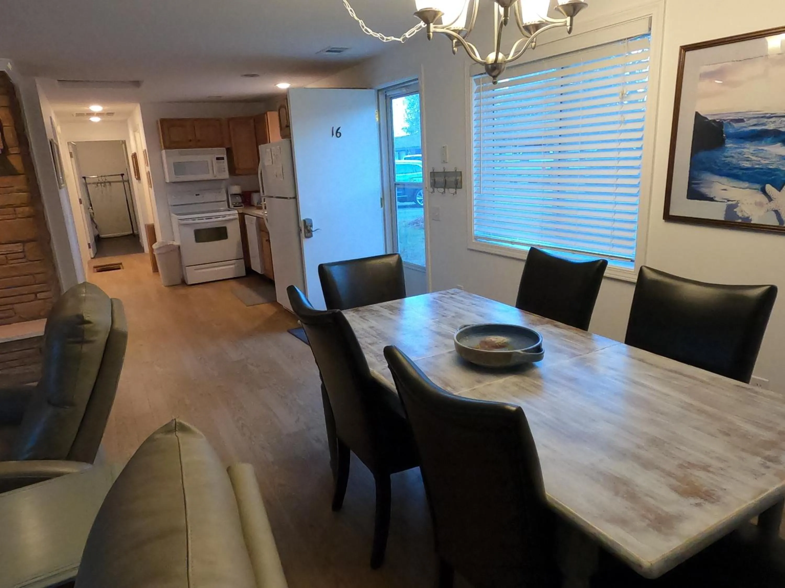 Dining area in Sunrise Beach Oscoda @ Surfside