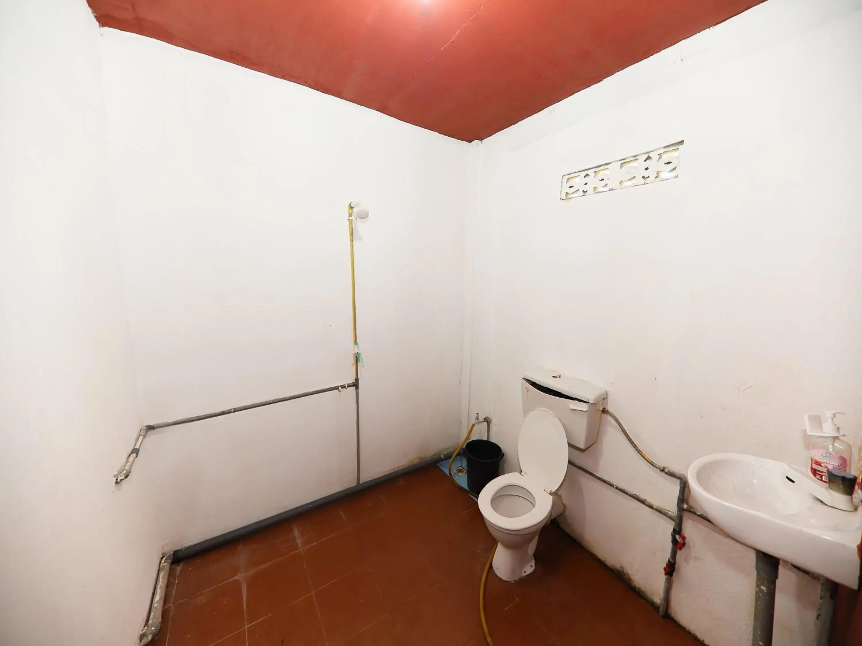 Bathroom in Hotel O Bayu Chalet