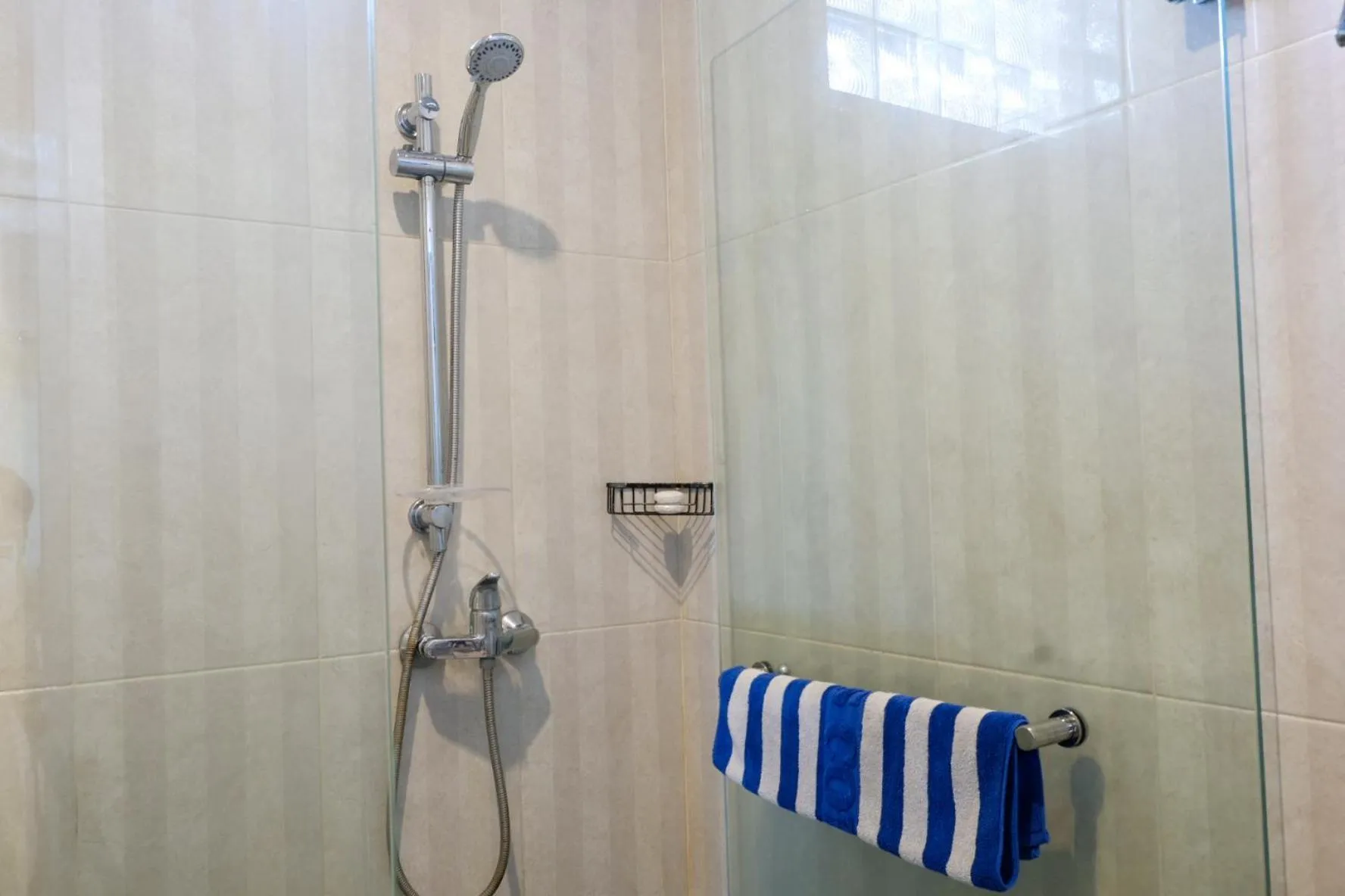 Shower in Su's Cottages Legian