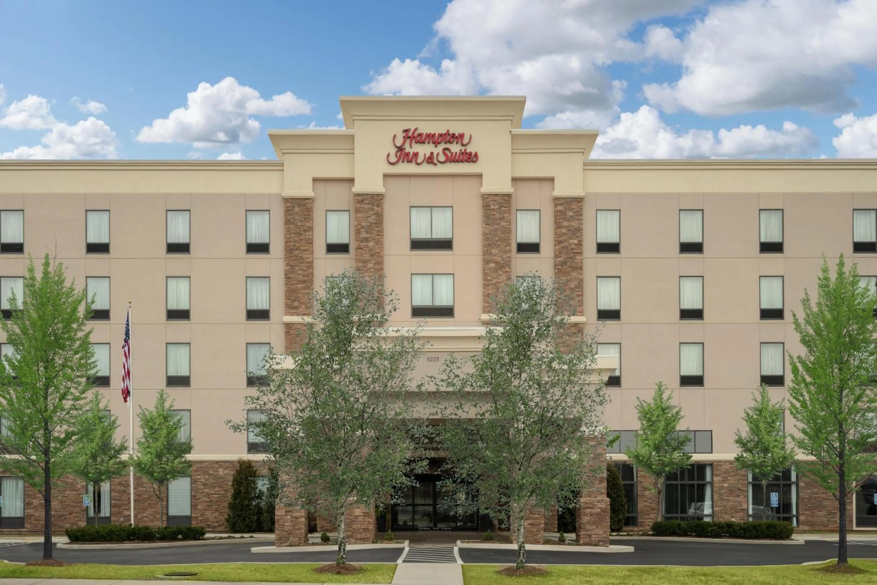 Property building in Hampton Inn and Suites Roanoke Airport/Valley View Mall
