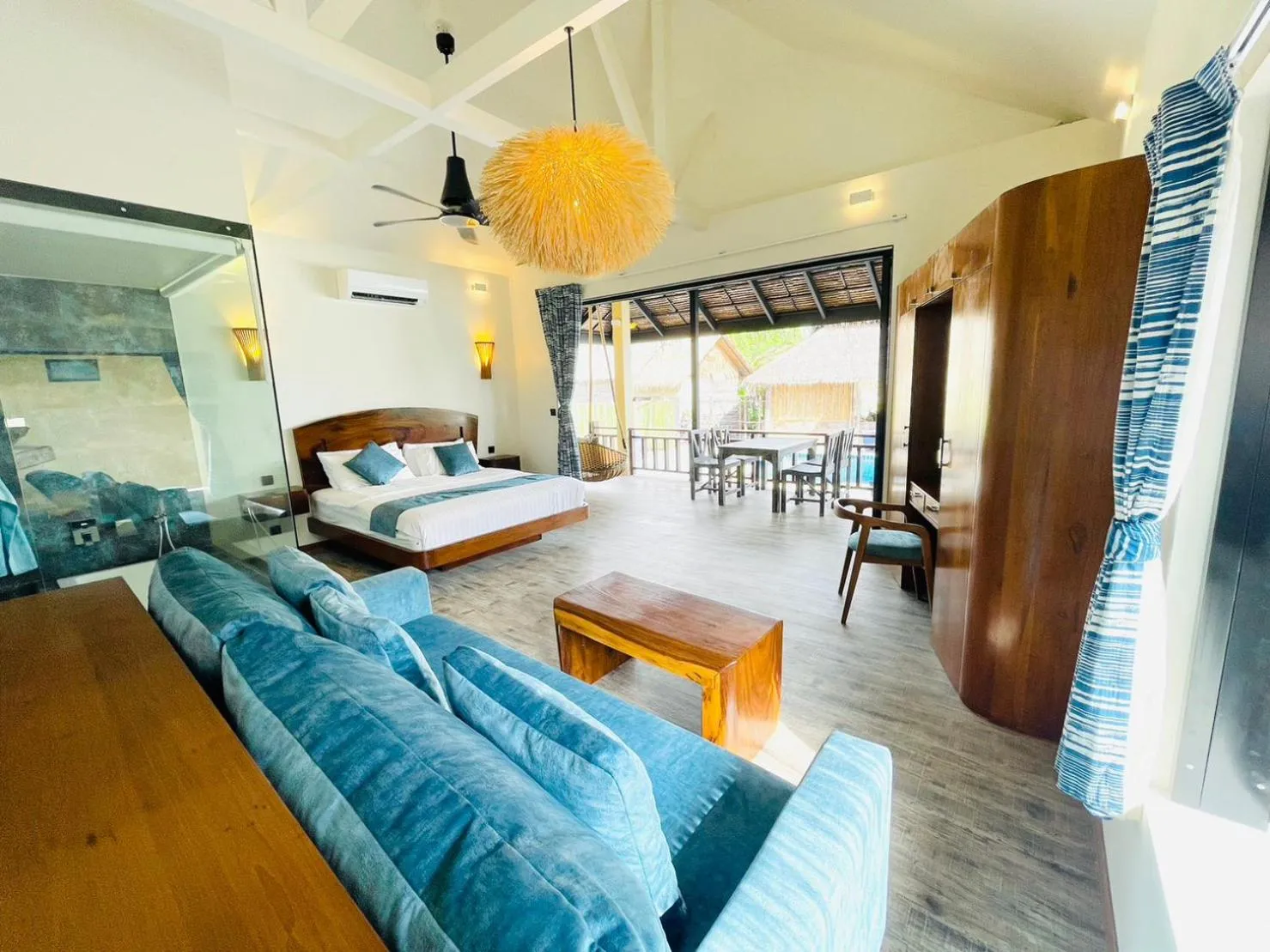 Photo of the whole room, Bed in Absolute Beachfront Villas