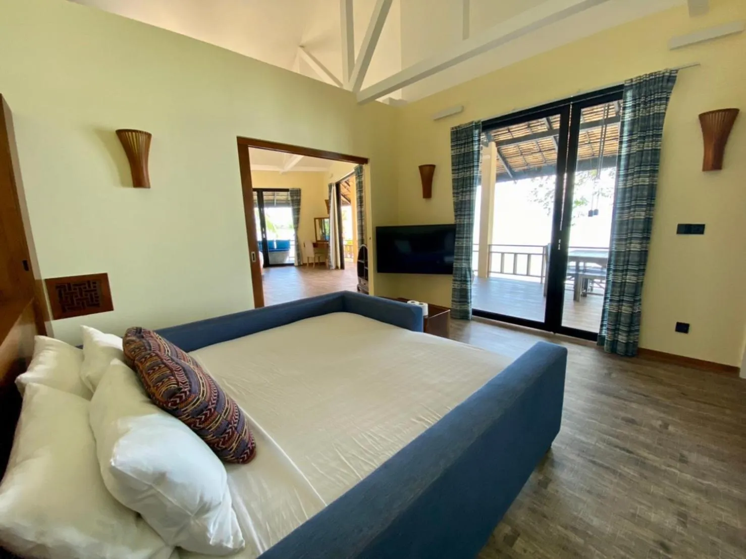 Bed in Absolute Beachfront Villas