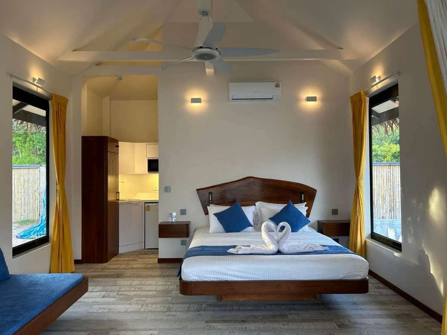 Bedroom, Bed in Absolute Beachfront Villas