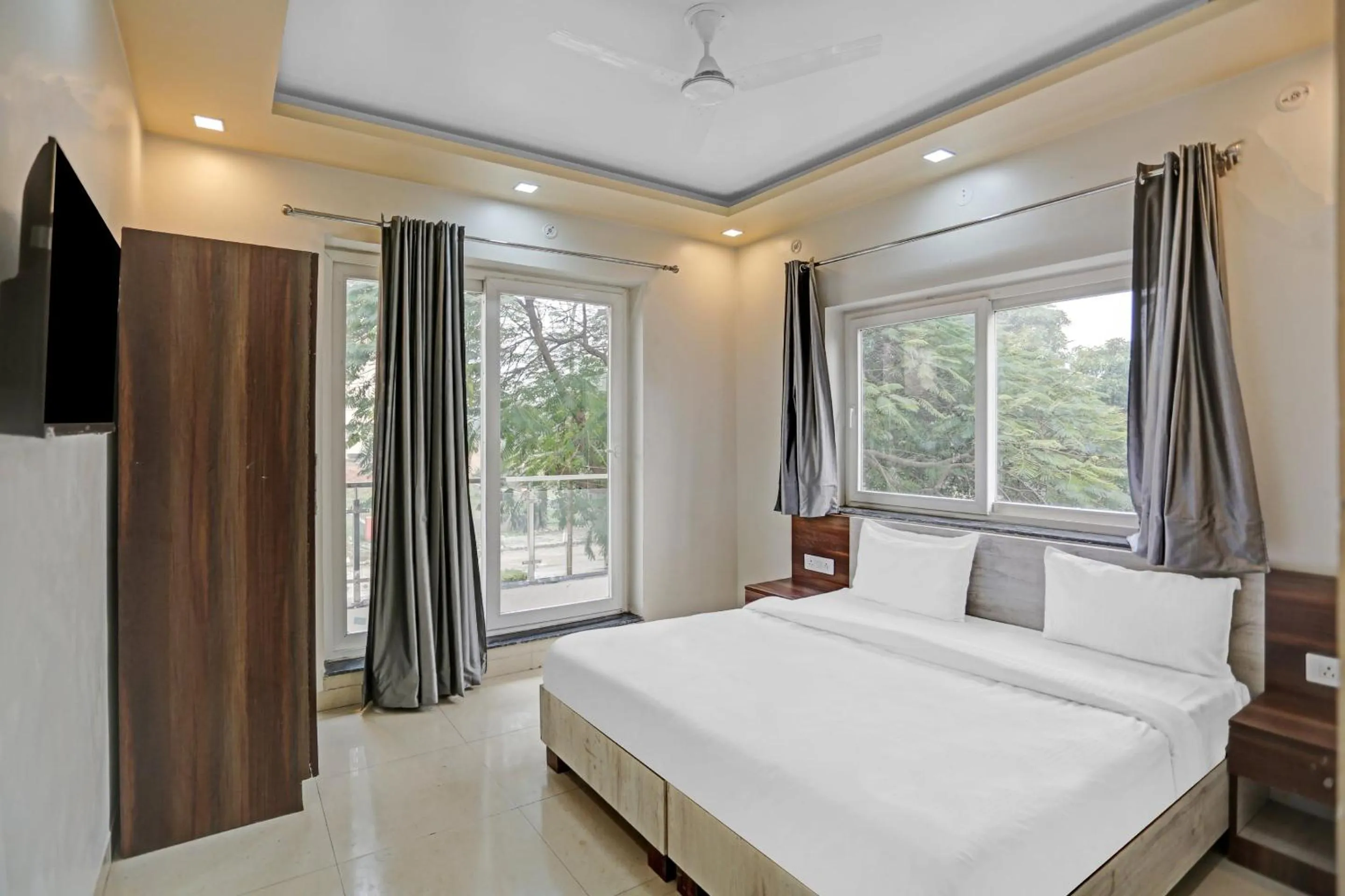 Bedroom, Bed in Hotel O by OYO Expo View Near PVR Ansal Plaza Greater Noida