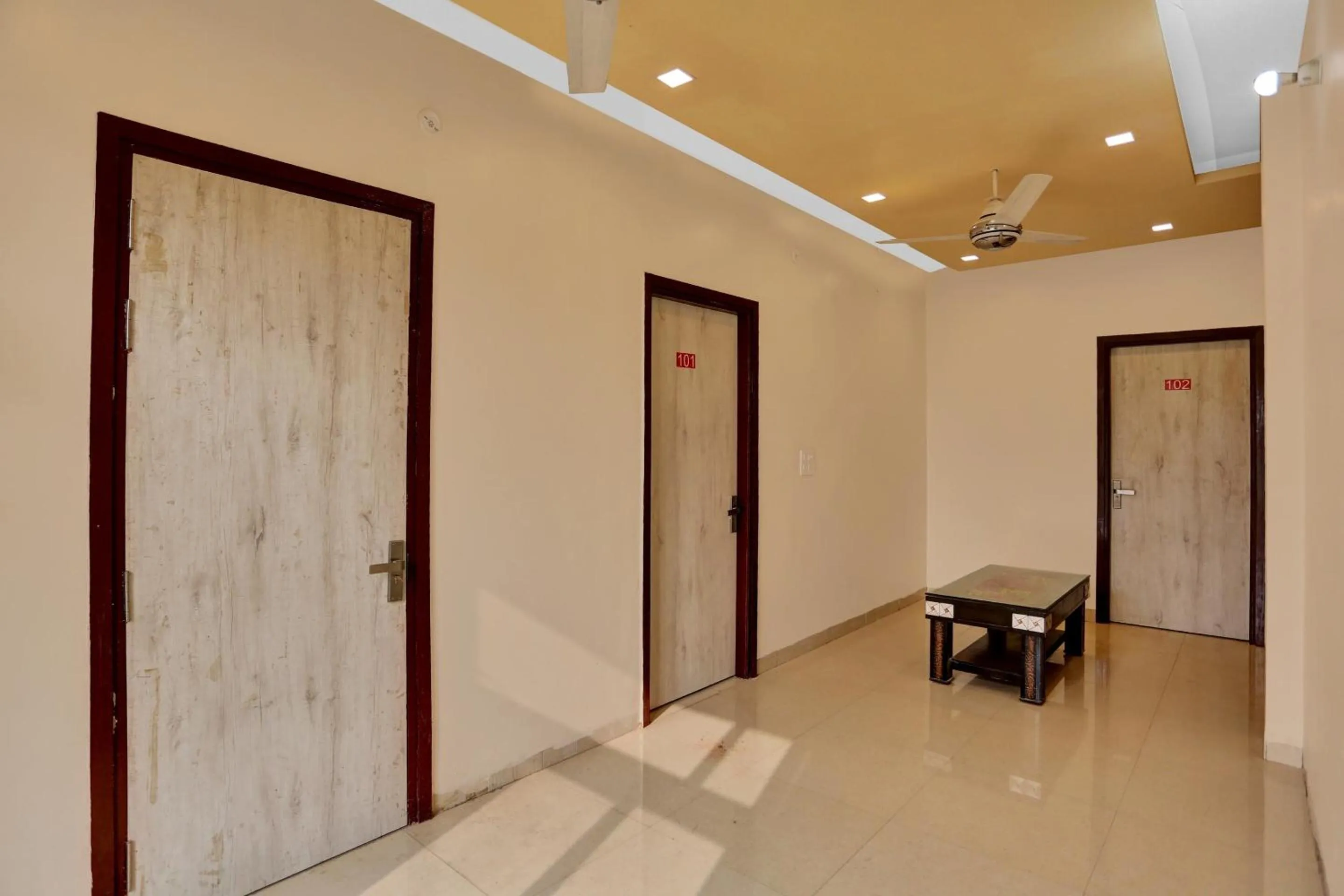 Lobby or reception in Hotel O by OYO Expo View Near PVR Ansal Plaza Greater Noida