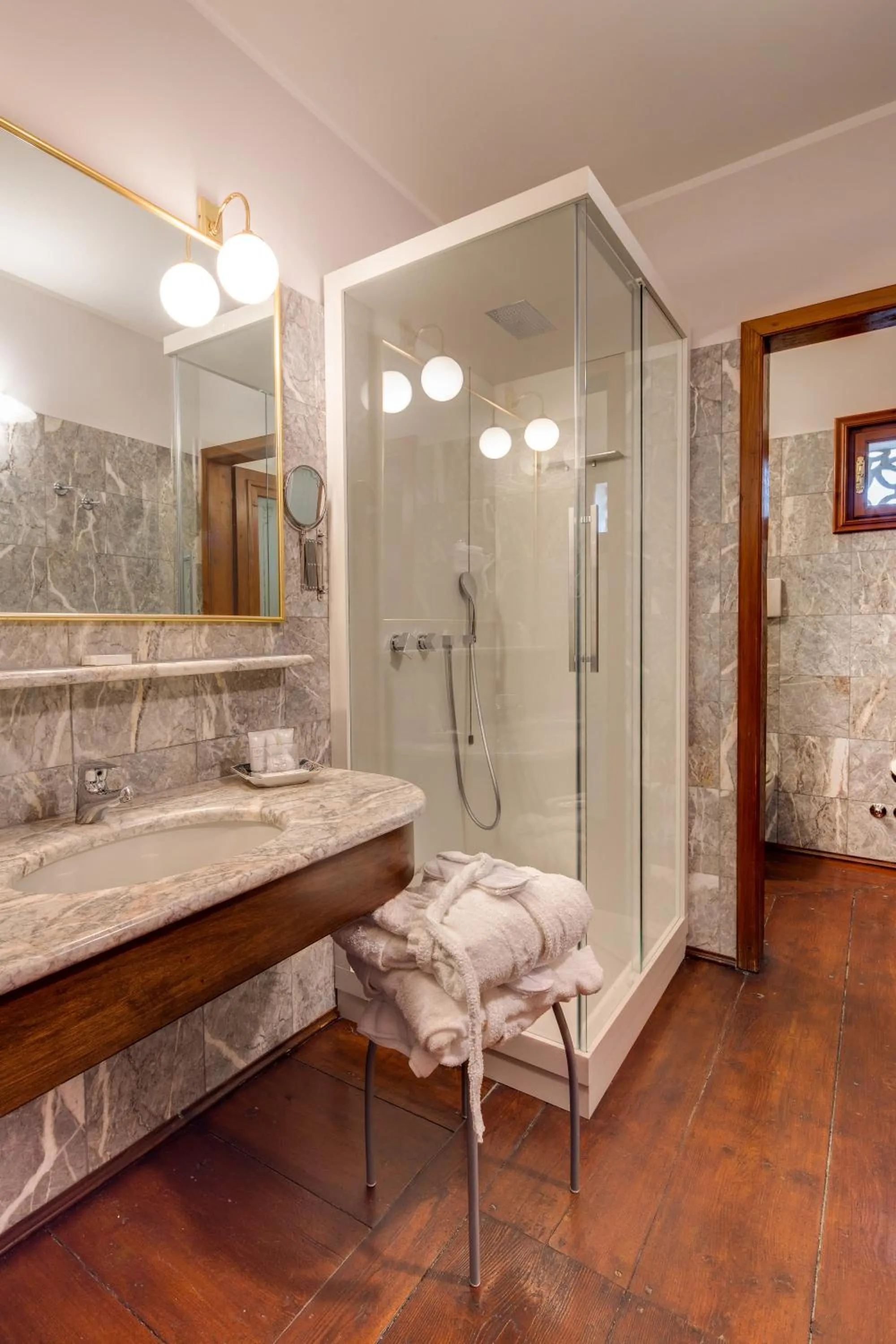 Shower in Best Western Plus Hotel Villa Tacchi