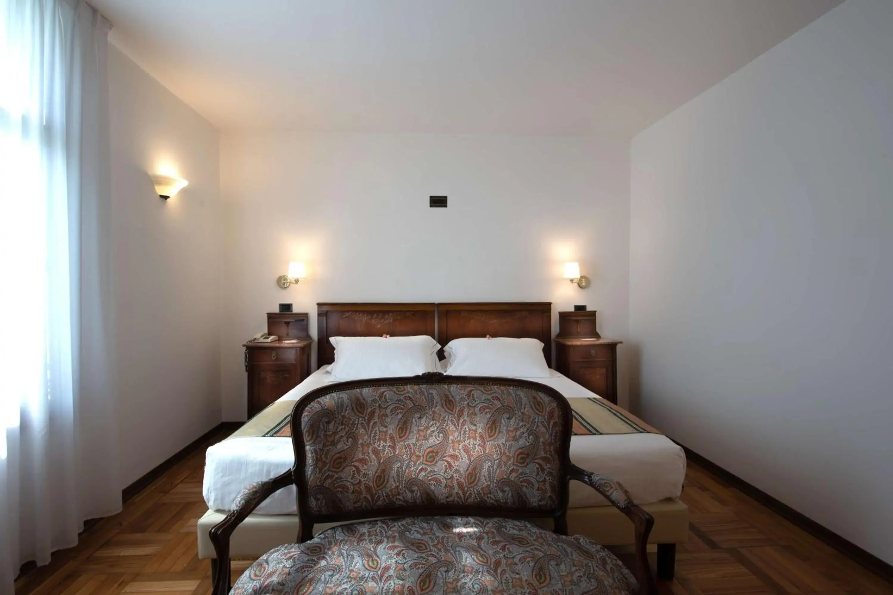 Classic Queen Room in Best Western Plus Hotel Villa Tacchi Classic Queen Room in Best Western Plus Hotel Villa Tacchi