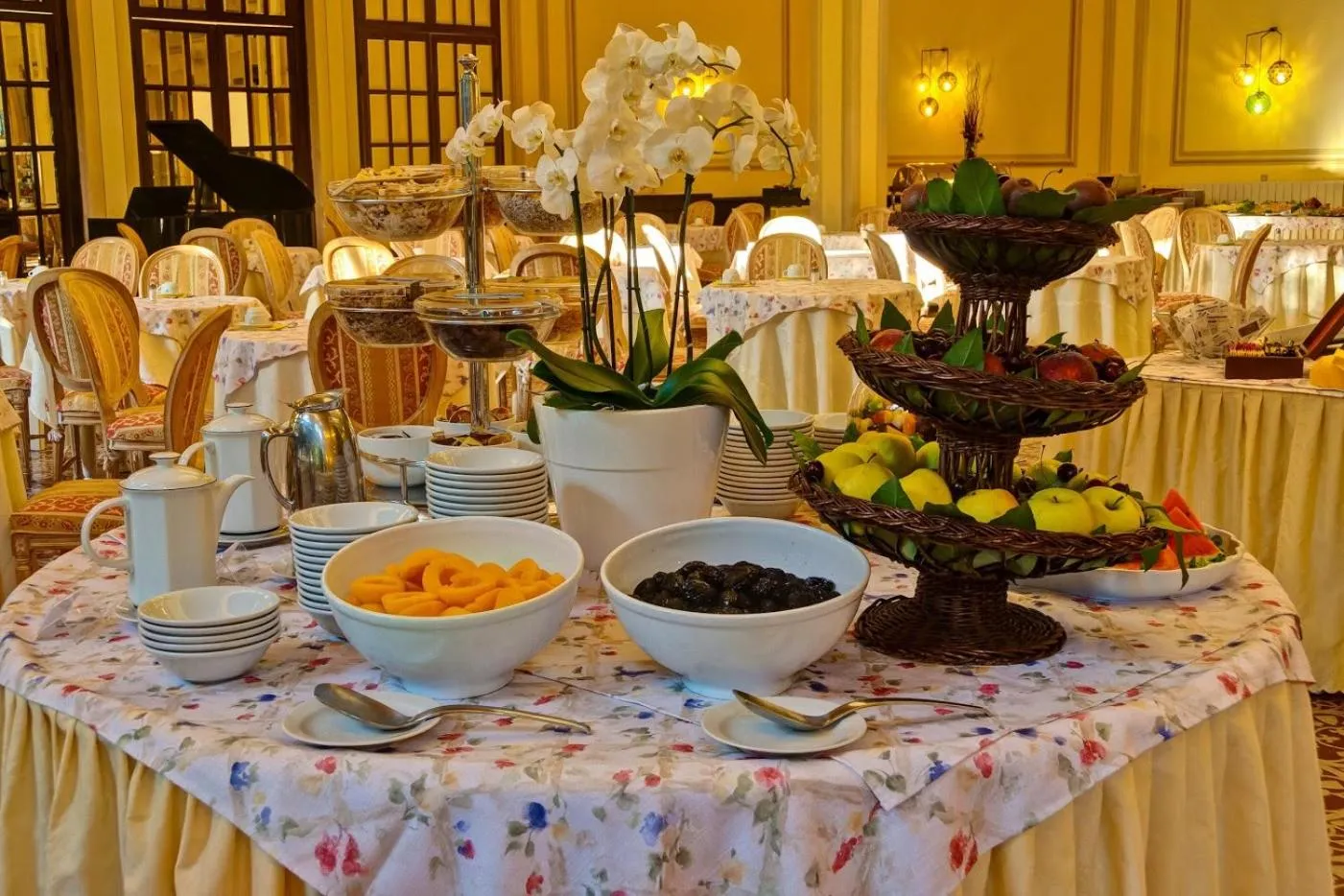 Buffet breakfast in Grand Hotel Royal