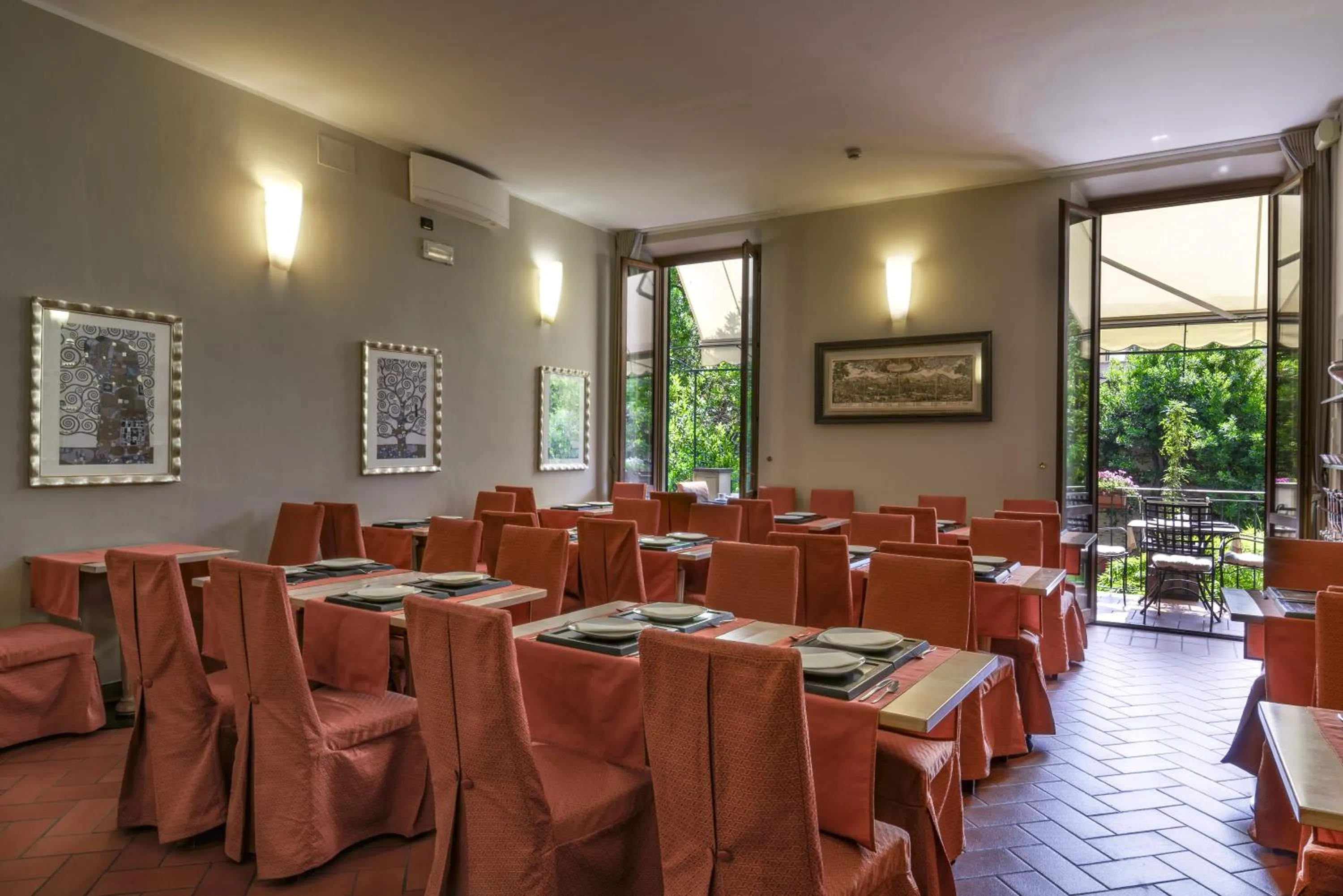 Restaurant/places to eat in Hotel Caravaggio