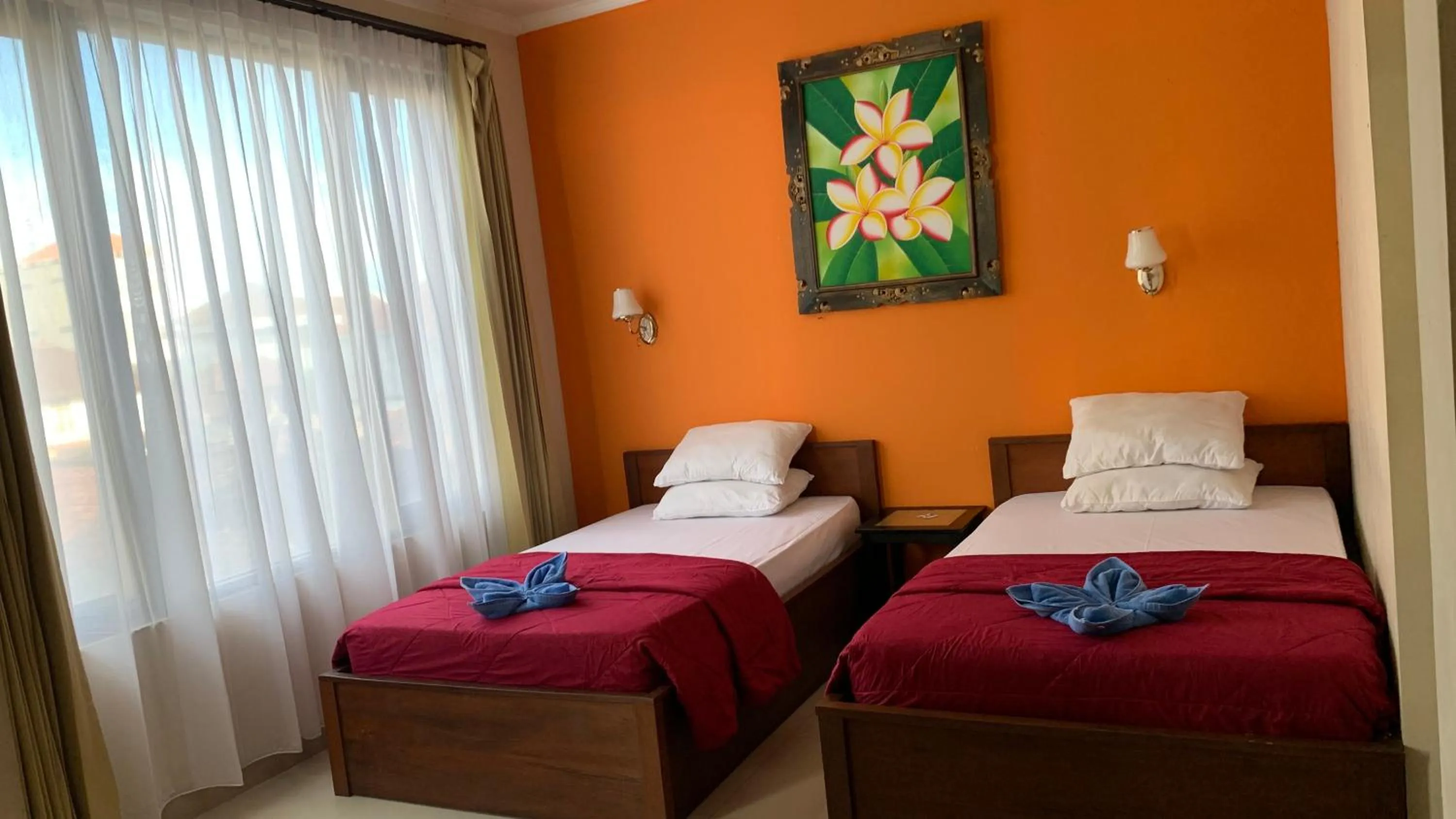 Photo of the whole room, Bed in Taxa Uma Guest House