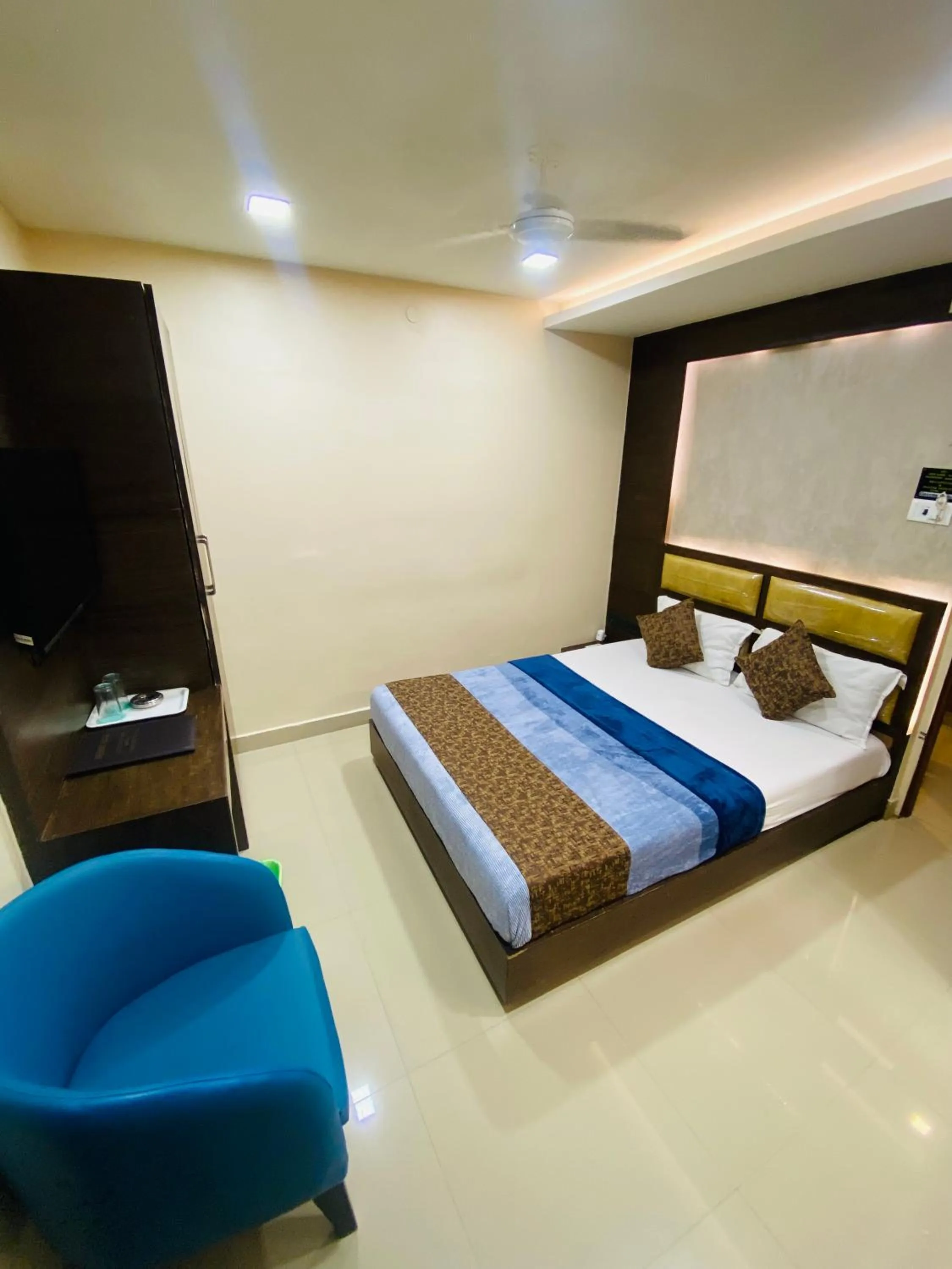 Bed in Greens Suite - Business Class Hotel - Opposite Ripon Building