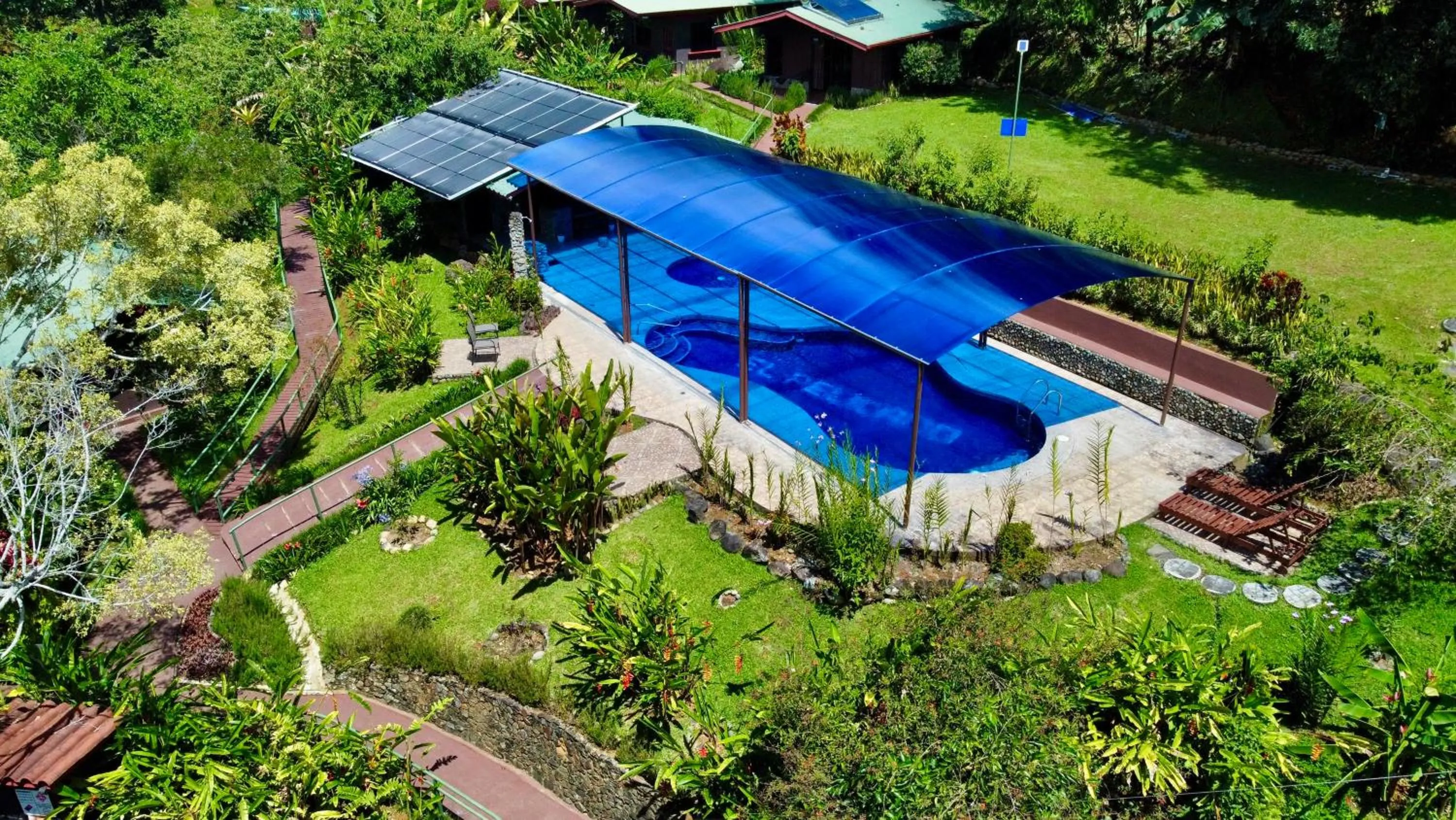 Swimming pool in Hotel de Montaña El Pelicano