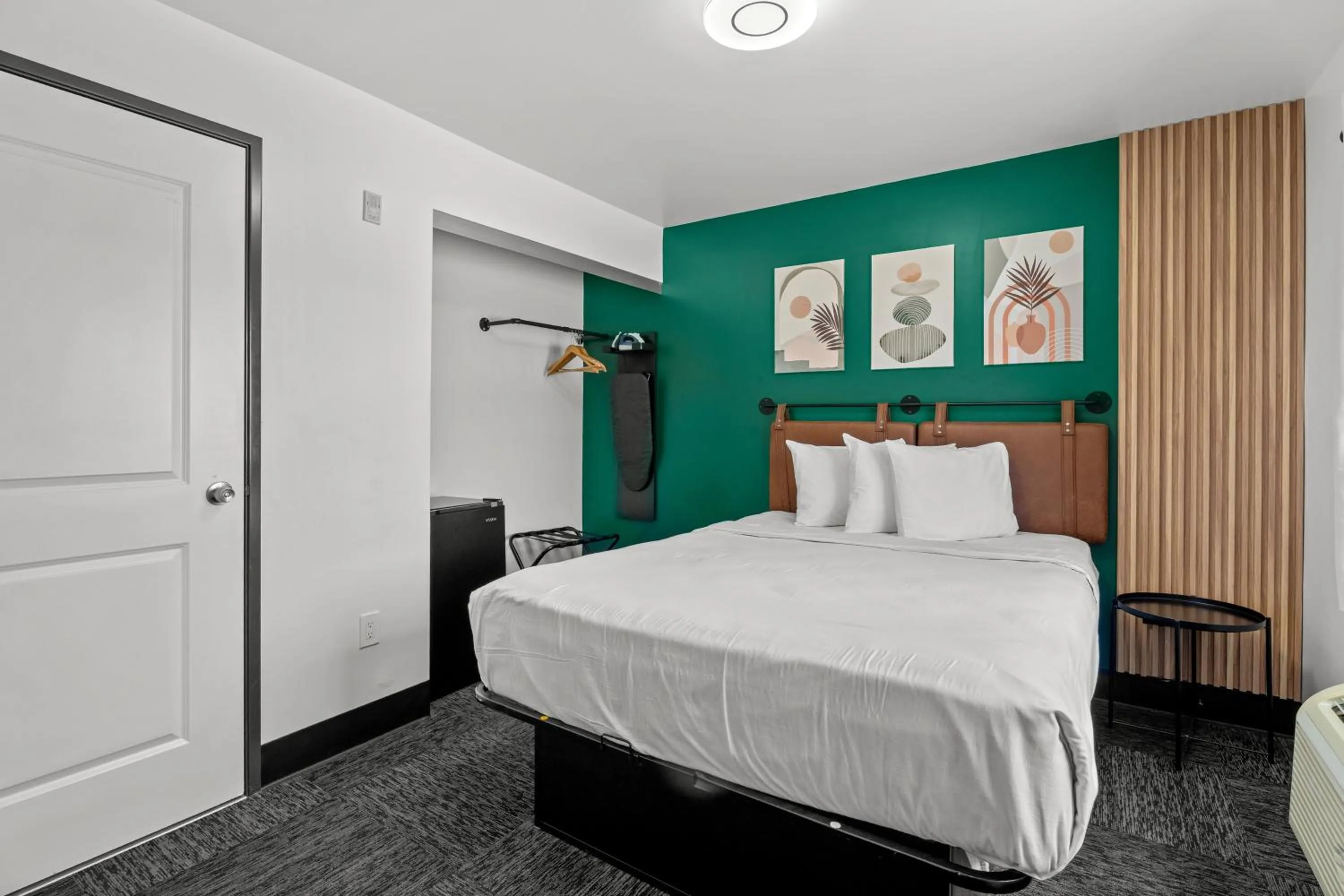 flat iron, Bed in Hollywood Le Bon Hotel