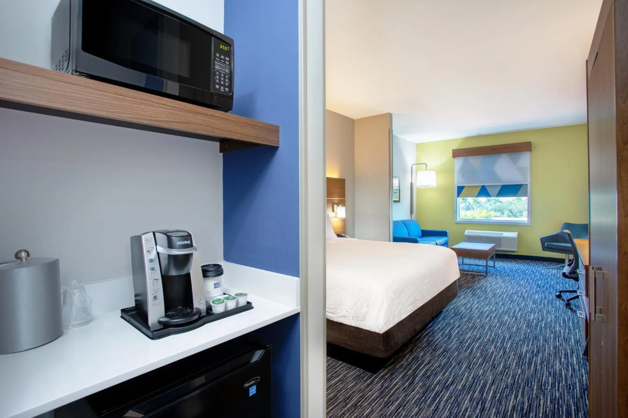 Photo of the whole room, Bed in Holiday Inn Express & Suites - Miramar by IHG
