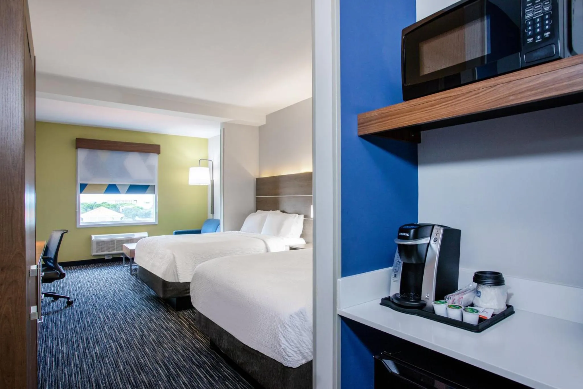 Photo of the whole room, Bed in Holiday Inn Express & Suites - Miramar by IHG