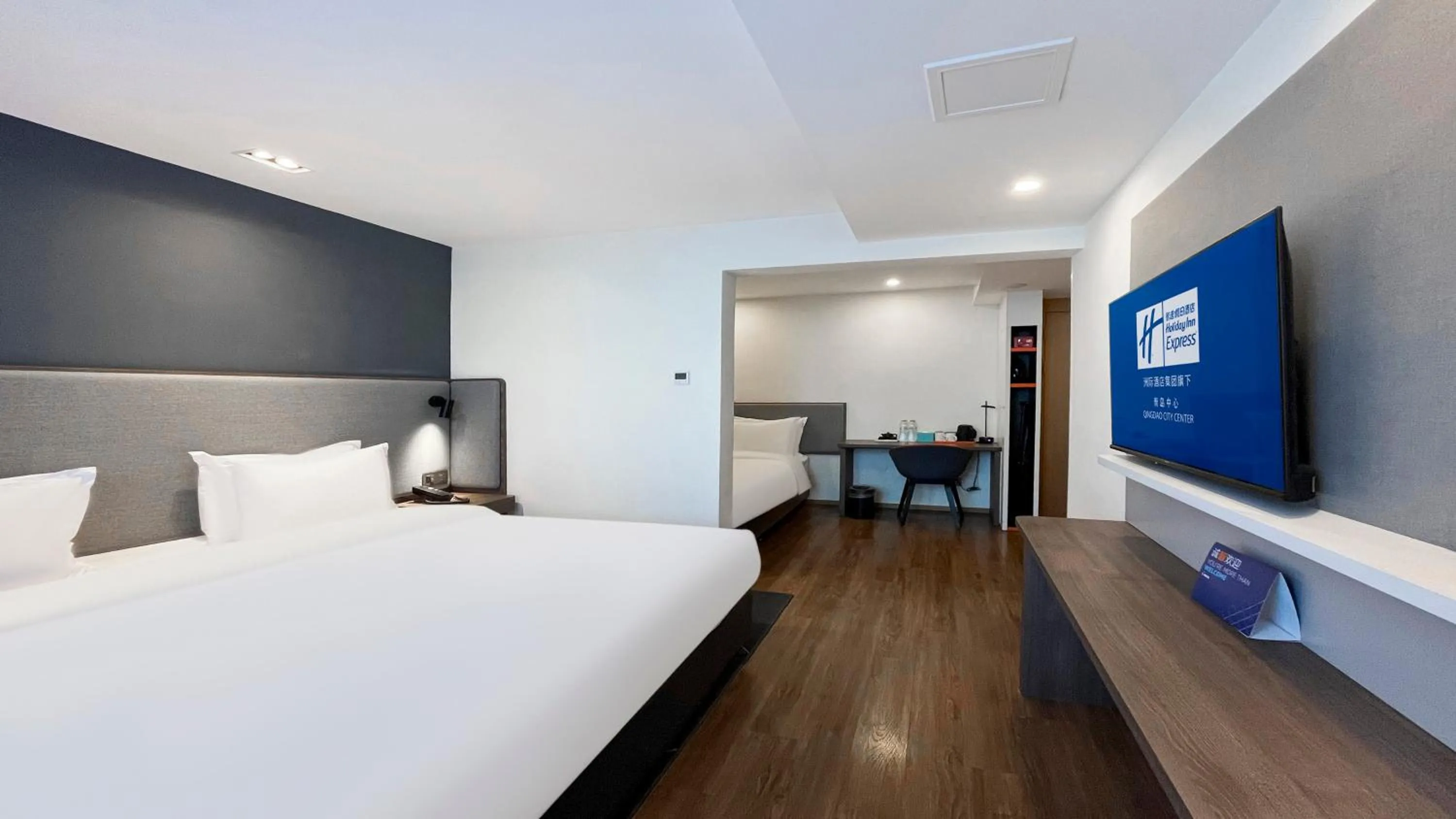 Bedroom, Bed in Holiday Inn Express Qingdao City Center by IHG